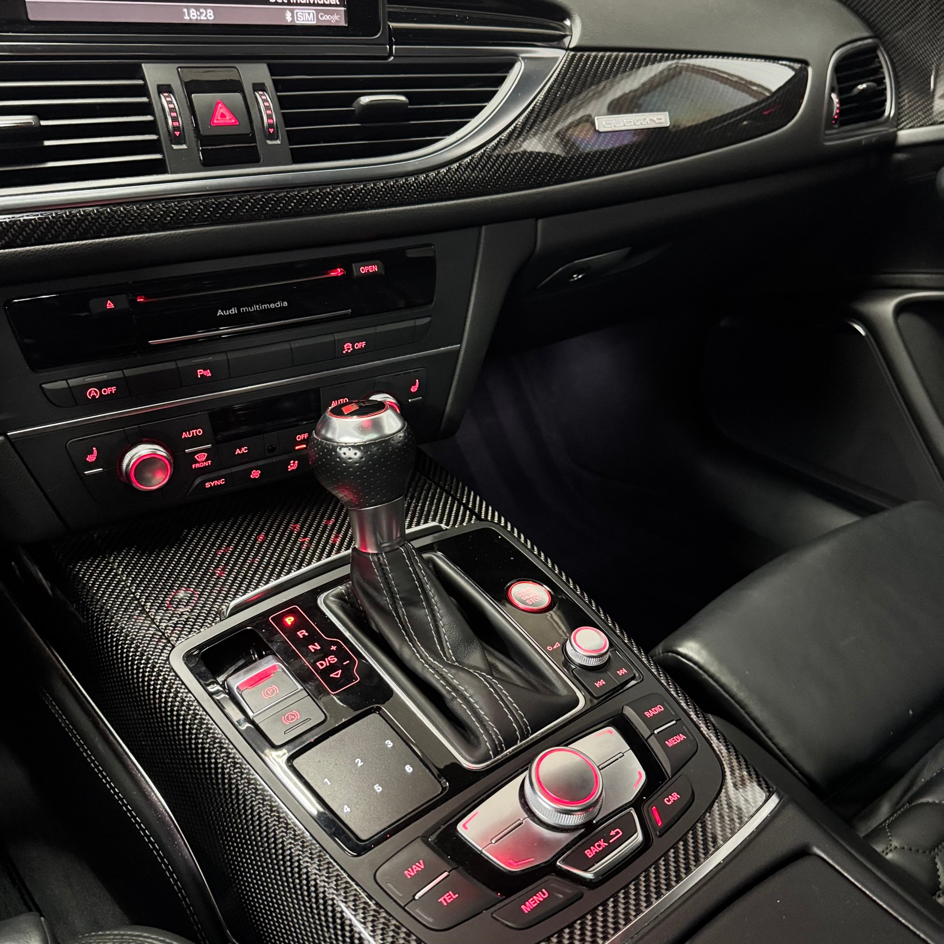 AUDI RS6 Avant 4.0 TFSI V8 performance quattro * Akrapovic *-image-13