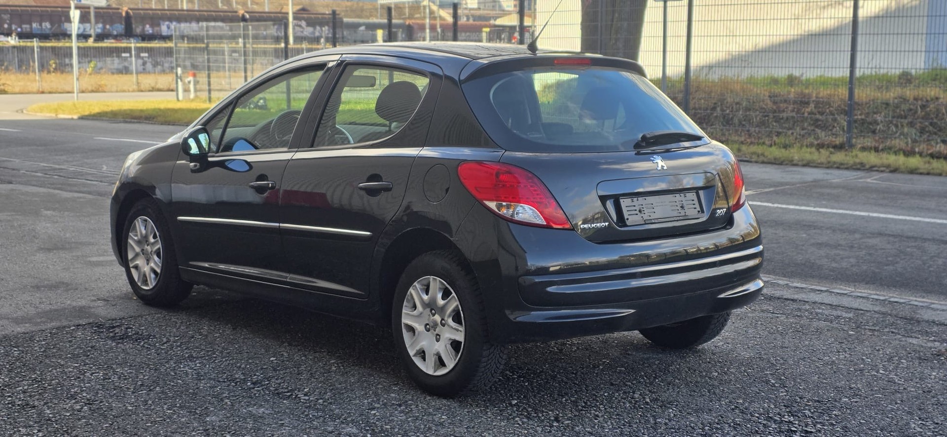 PEUGEOT 207 1.4 16V Sport-image-3