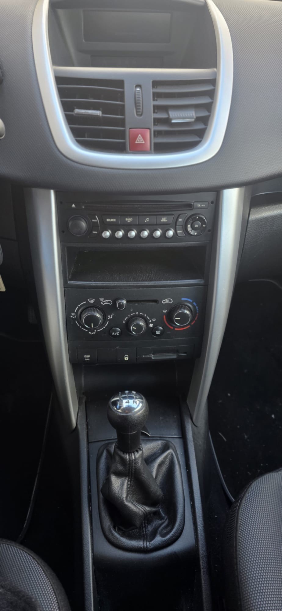 PEUGEOT 207 1.4 16V Sport-image-10