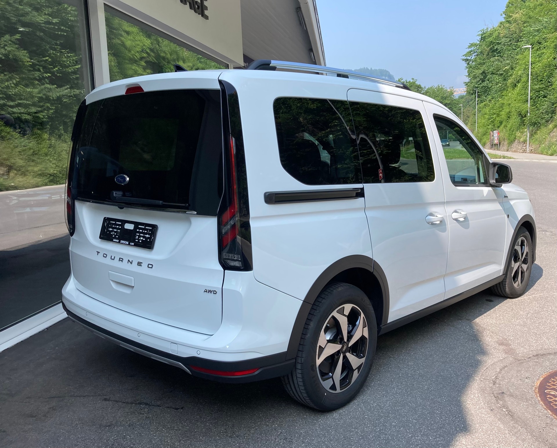 FORD Tourneo Connect 2.0 EcoBlue AWD Active-image-2