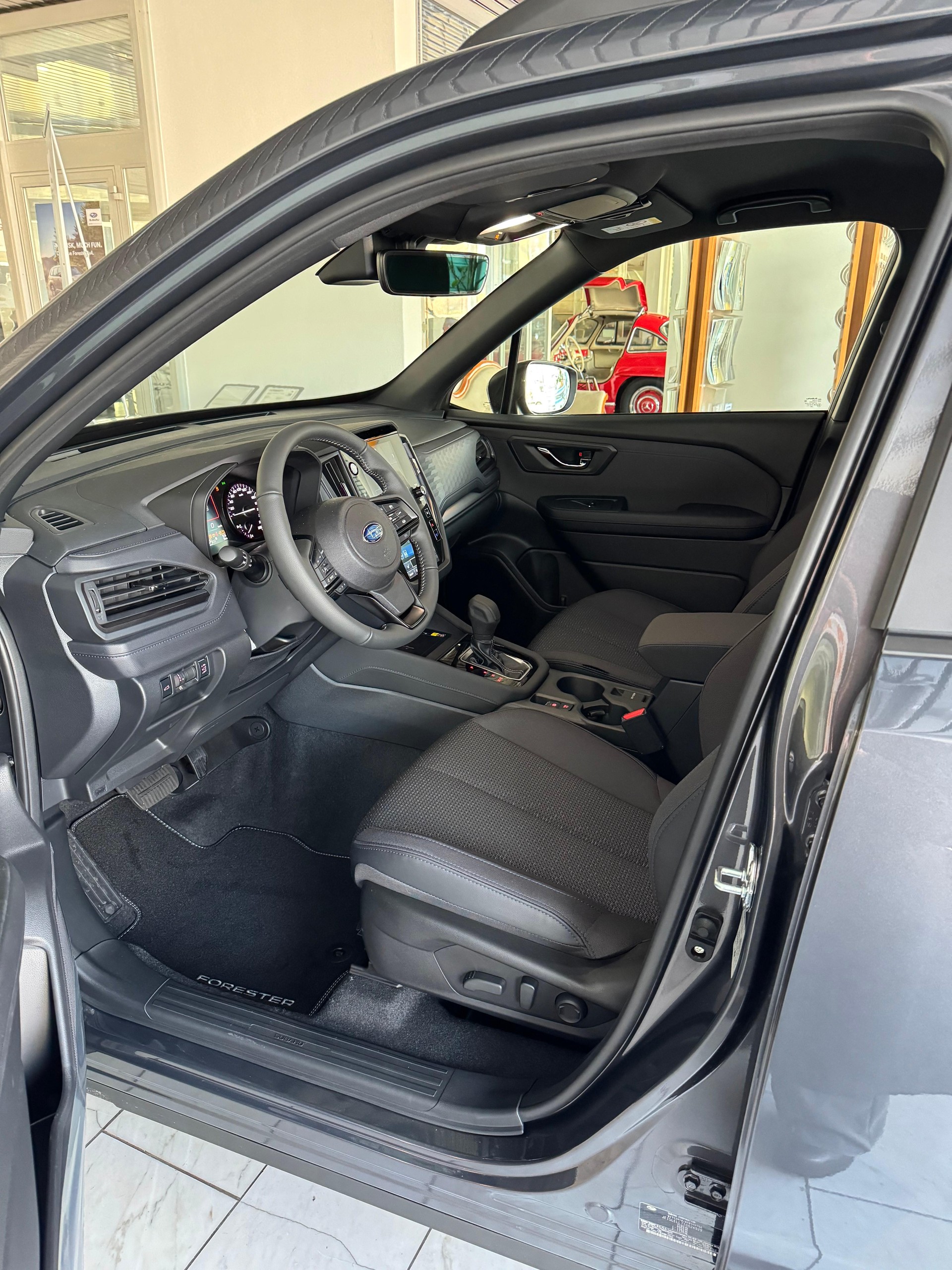 SUBARU Forester Station 2.0i e-Boxer Swiss Plus-image-8