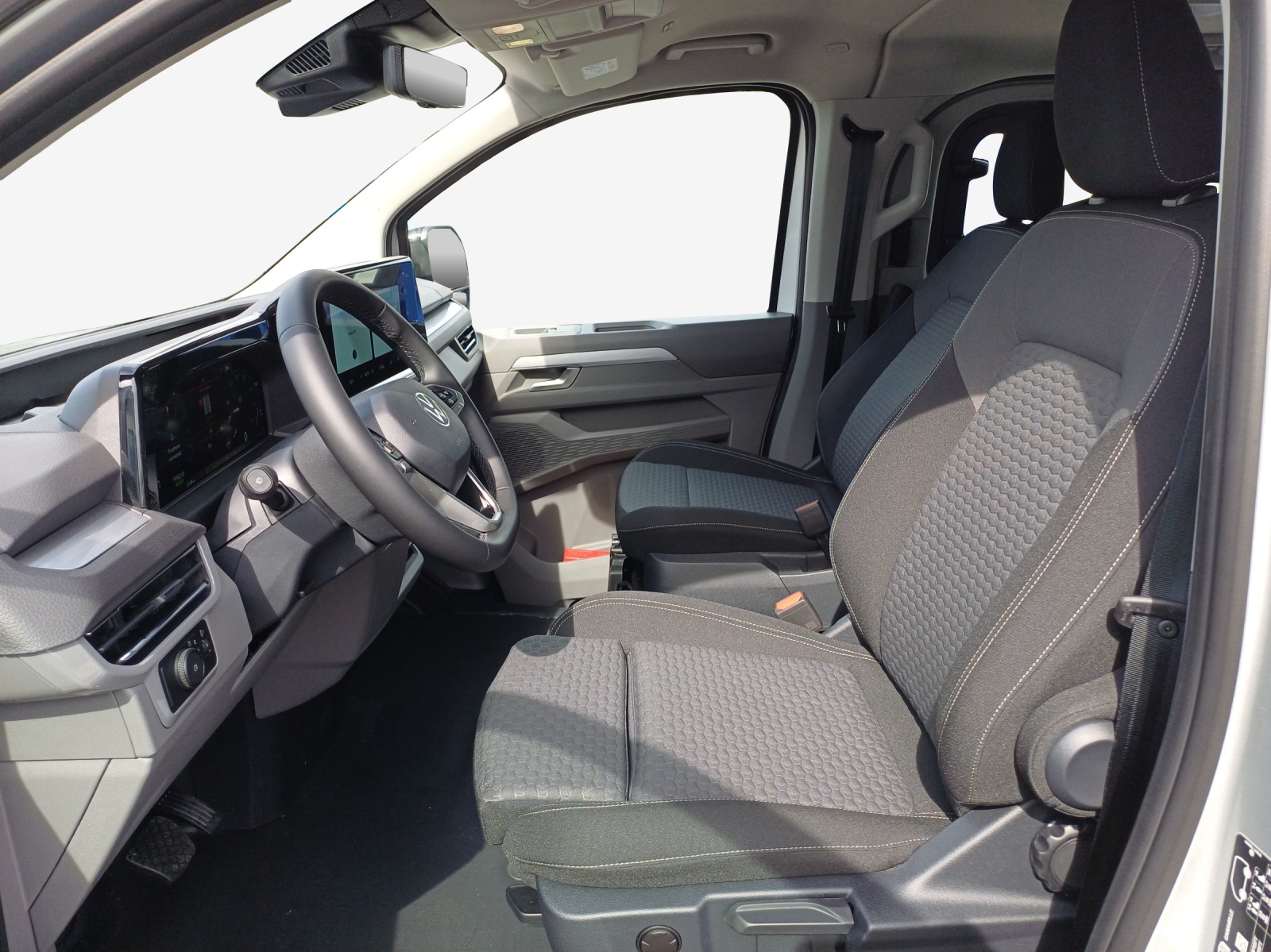 VW Caravelle BEV Life-image-7