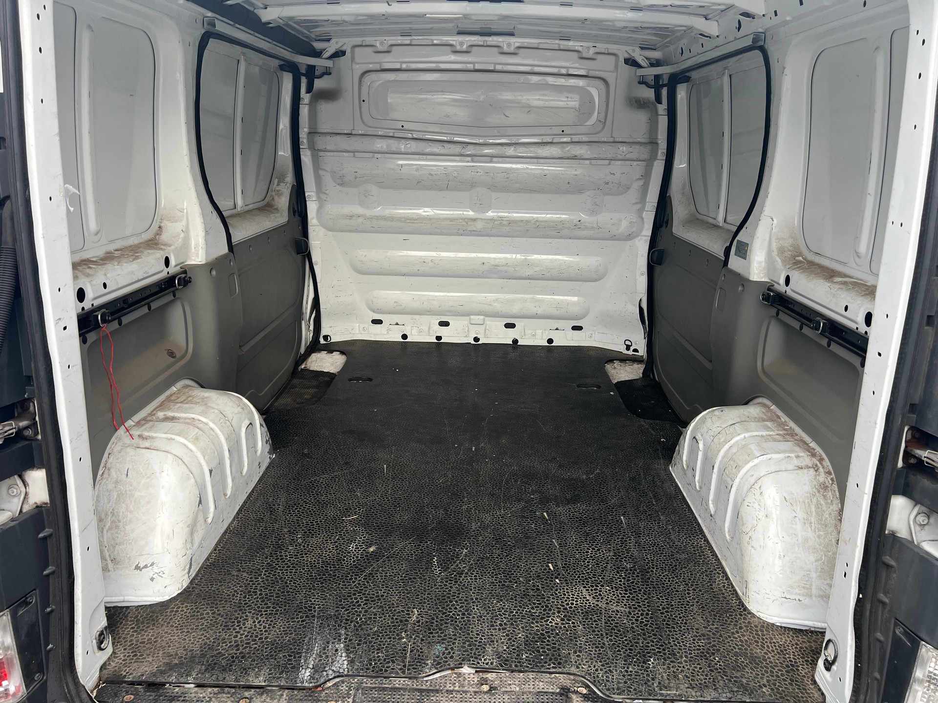 RENAULT Trafic 2.0 dCi 90 2.7t L1H1-image-5