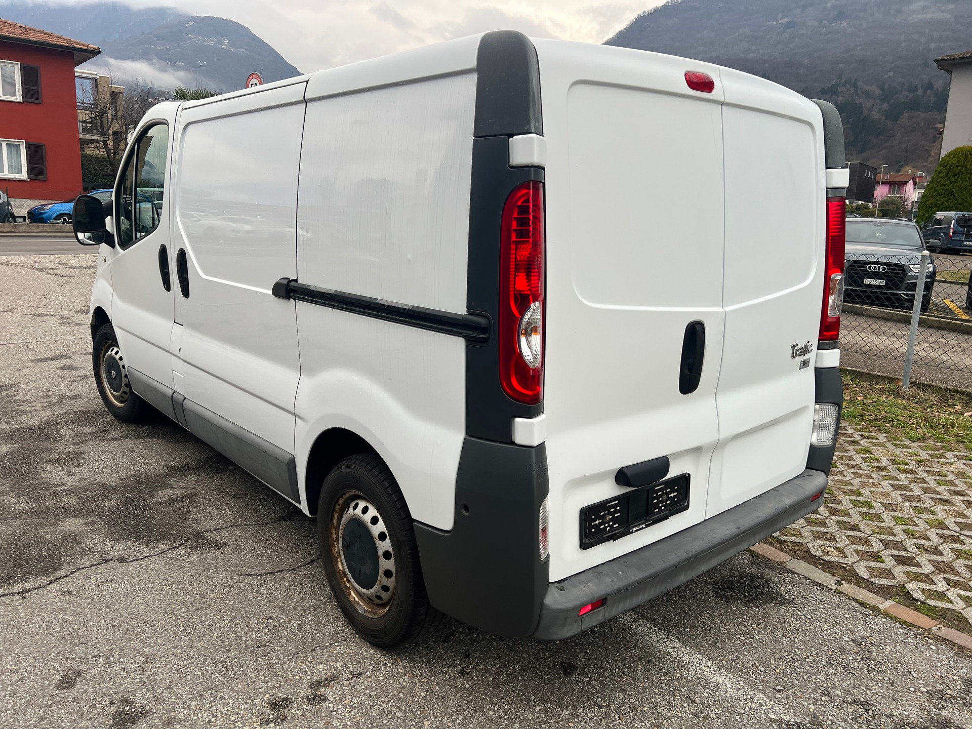 RENAULT Trafic 2.0 dCi 90 2.7t L1H1-image-2