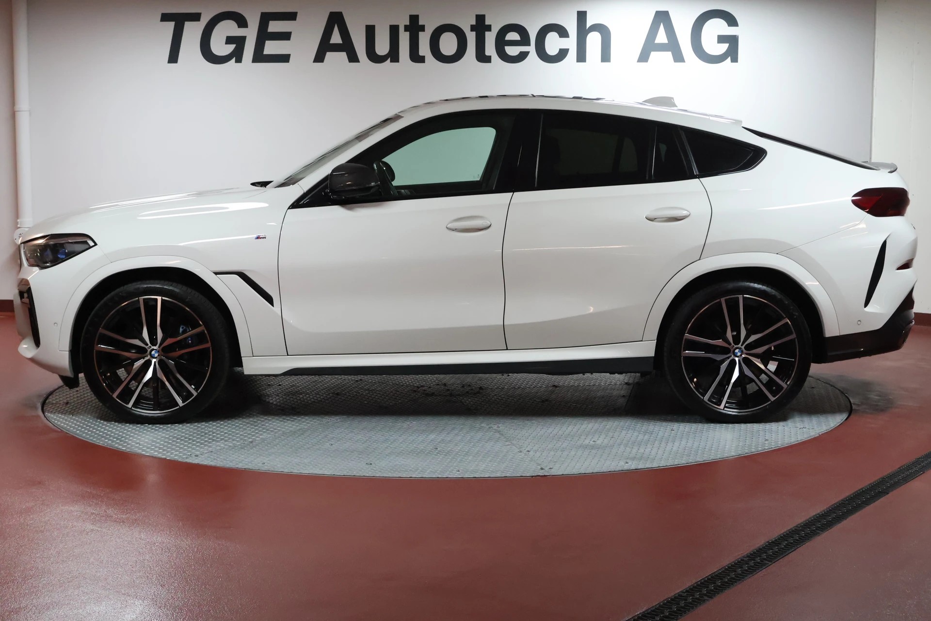 BMW X6 xDrive 30d Steptronic M Sport-showroom-element-3