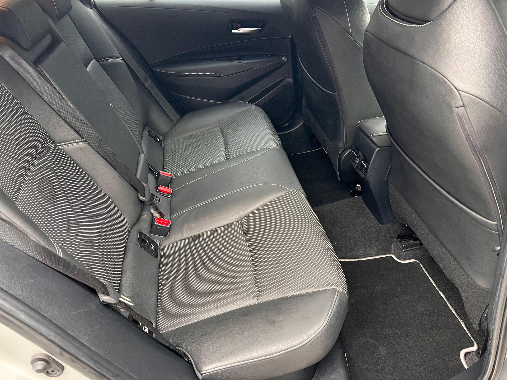 TOYOTA Corolla Touring Sports 2.0 HSD Premium-image-10