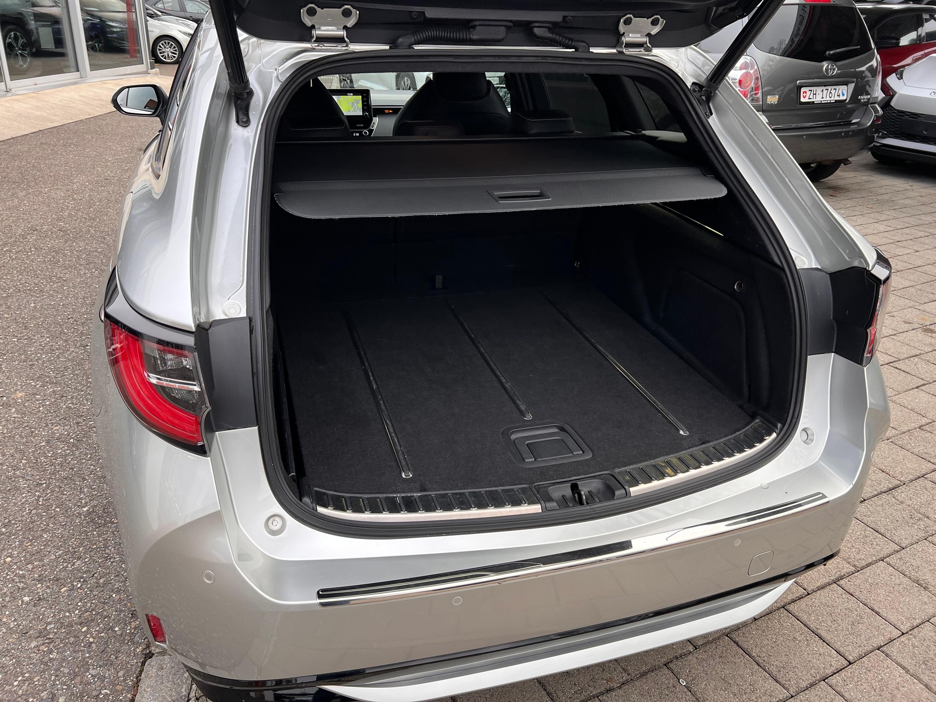 TOYOTA Corolla Touring Sports 2.0 HSD Premium-image-6