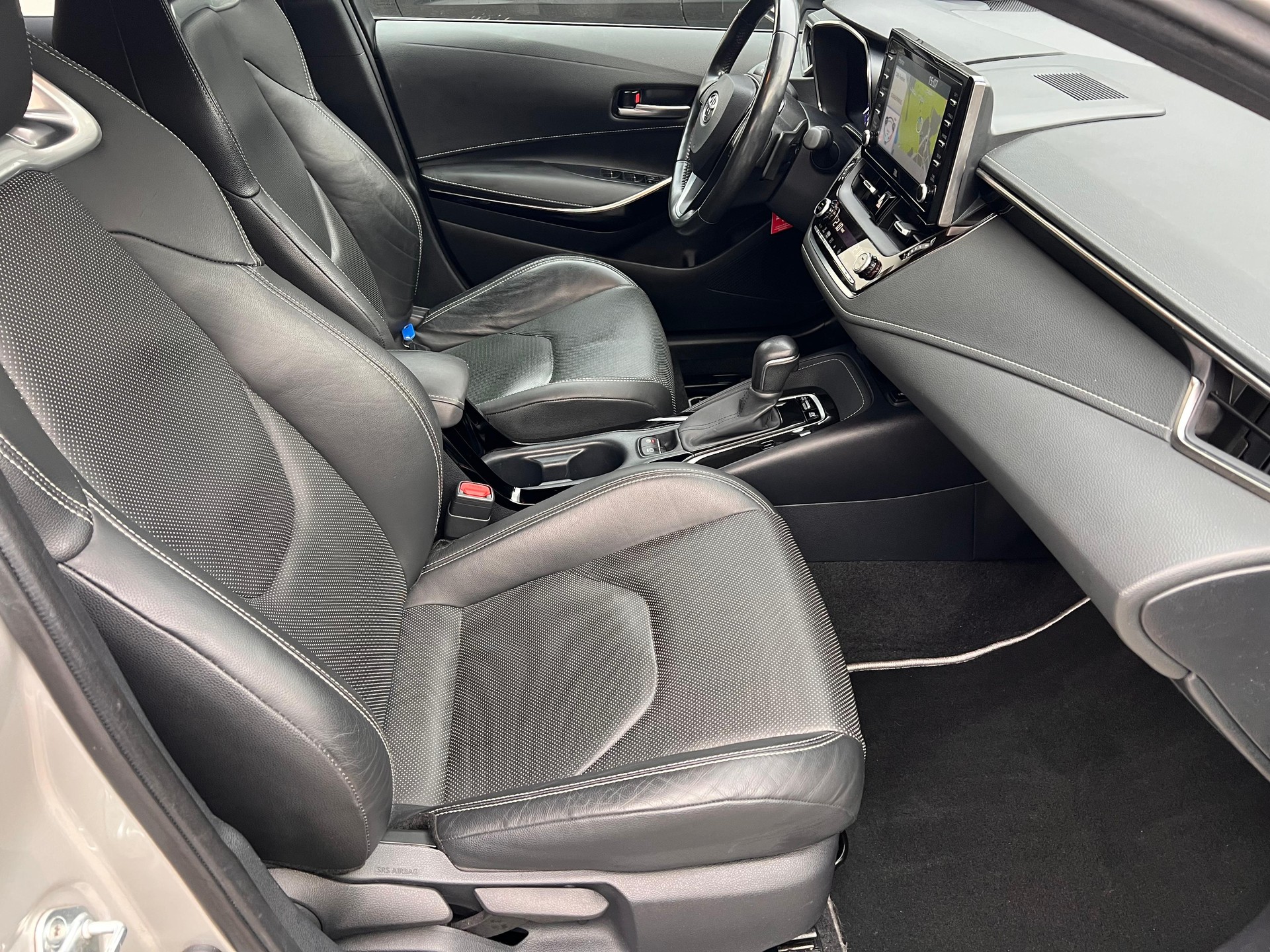 TOYOTA Corolla Touring Sports 2.0 HSD Premium-image-11