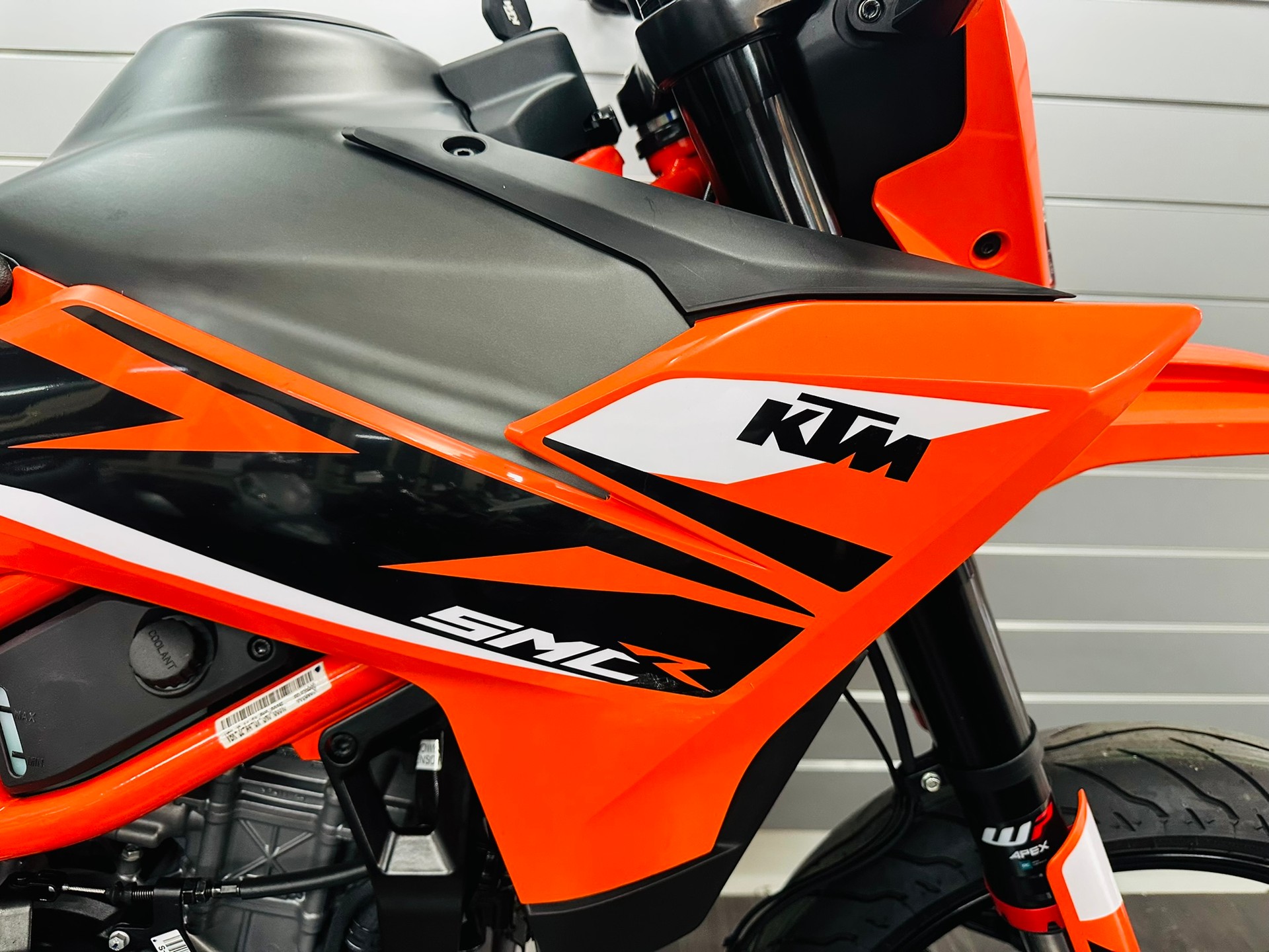 KTM 125 SMC R-showroom-element-1