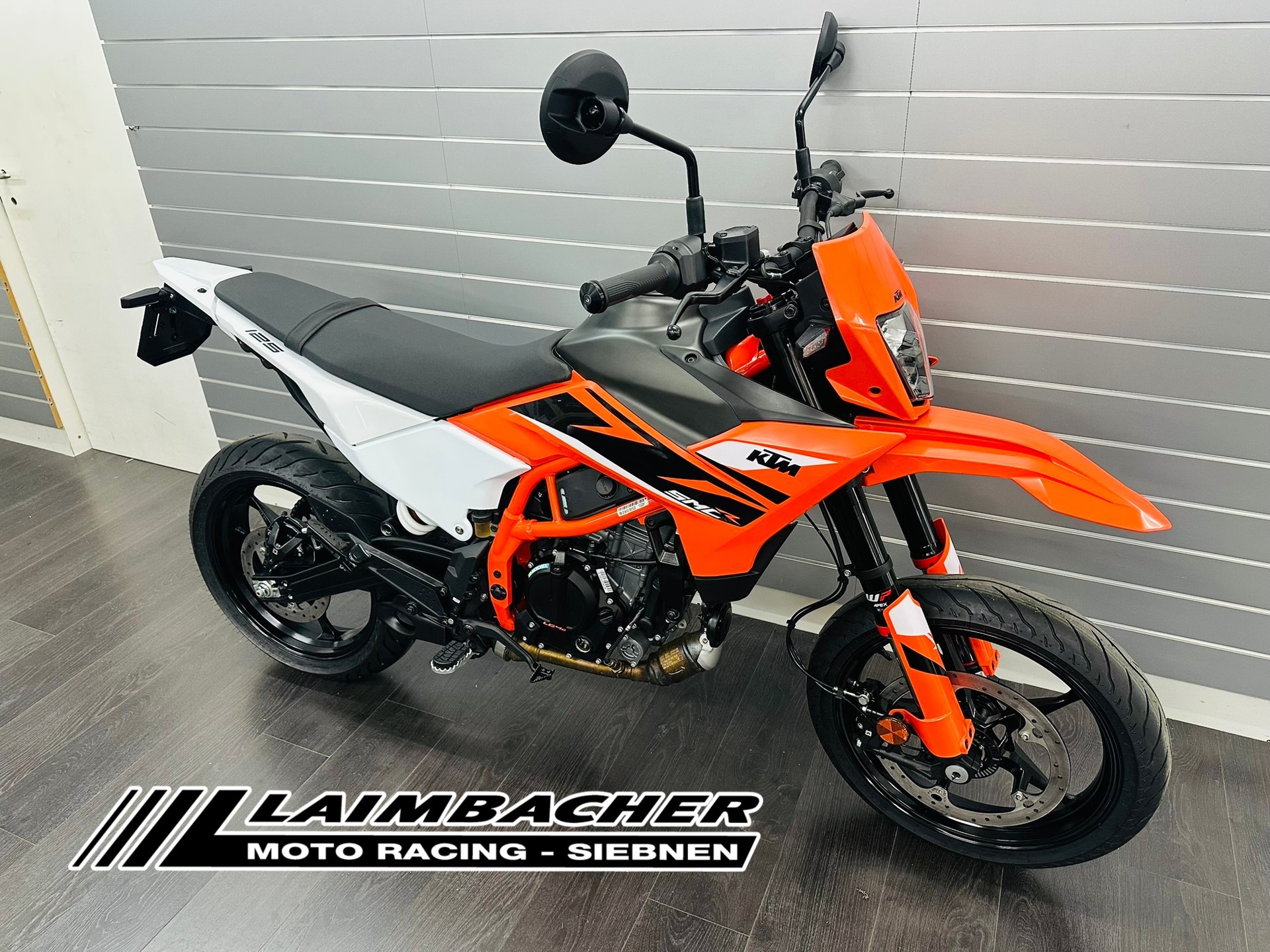 KTM 125 SMC R-showroom-element-3
