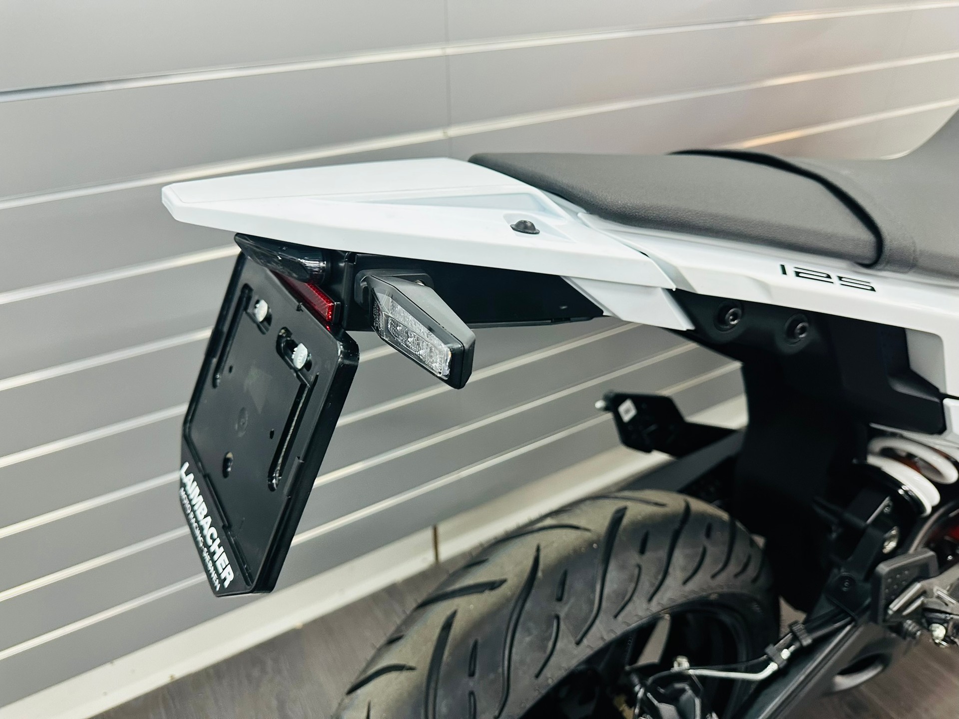 KTM 125 SMC R-showroom-element-2