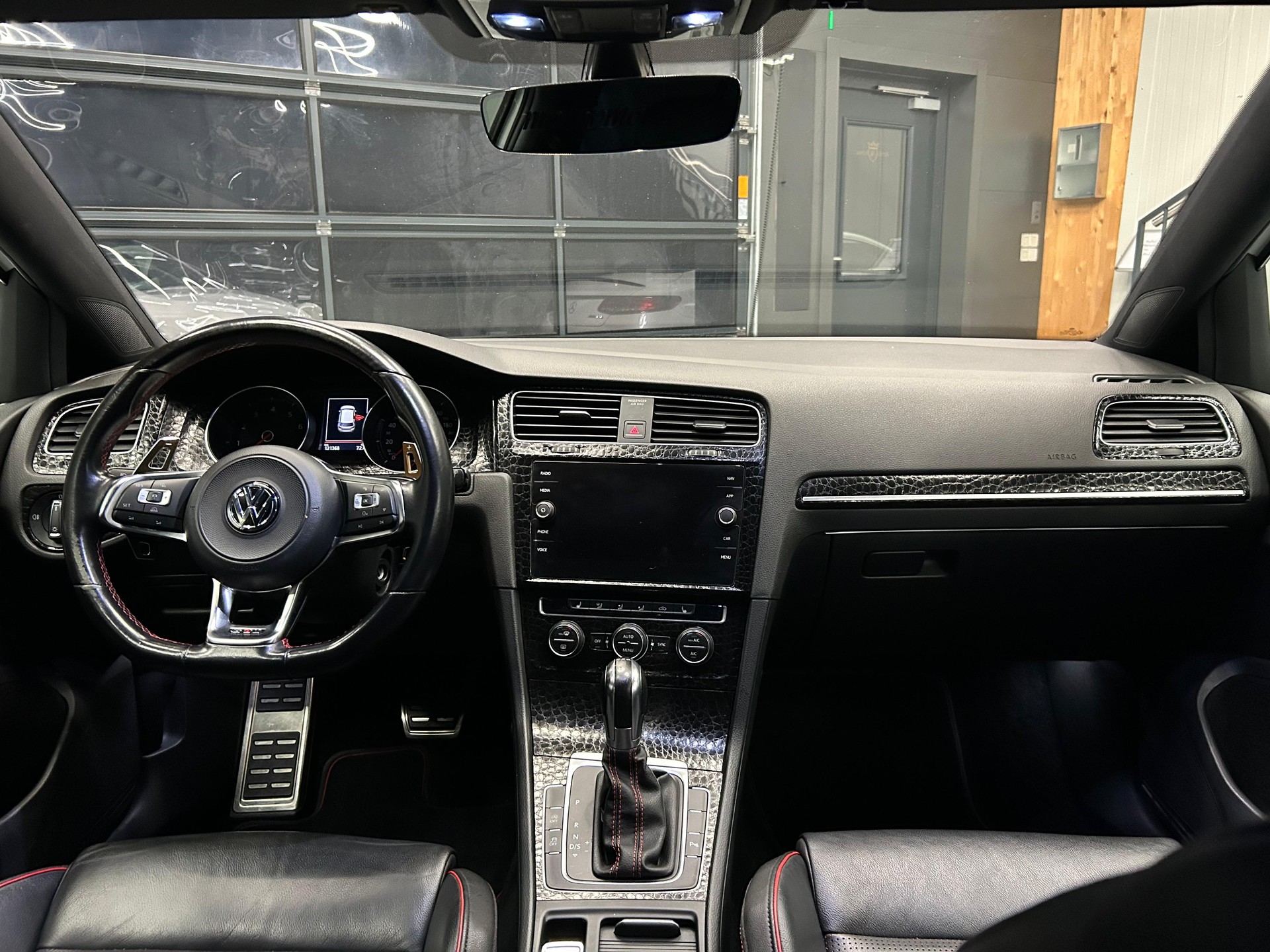 VW Golf 2.0 TSI GTI Performance DSG-image-12