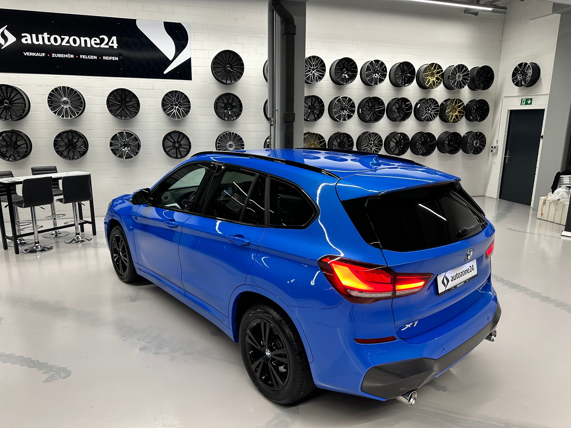 BMW X1 25d xDrive M Sport-showroom-element-3