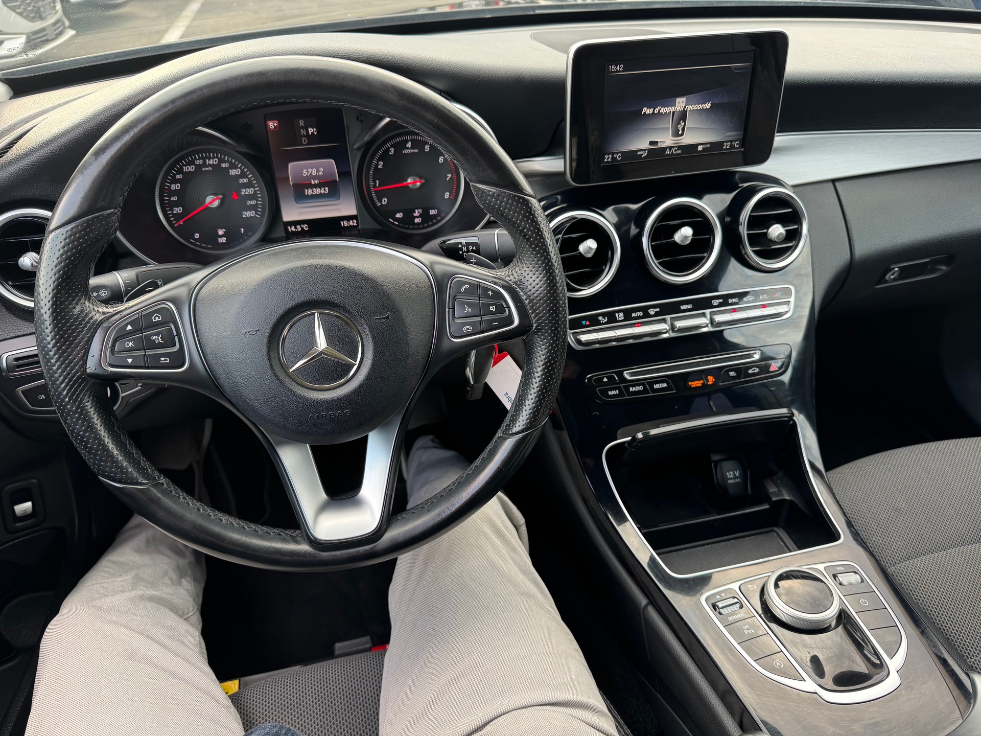 MERCEDES-BENZ C 200 AMG Line 4Matic 7G-Tronic-image-16