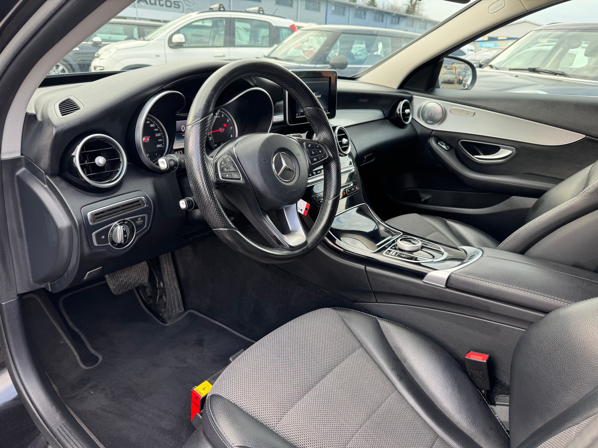 MERCEDES-BENZ C 200 AMG Line 4Matic 7G-Tronic-image-8