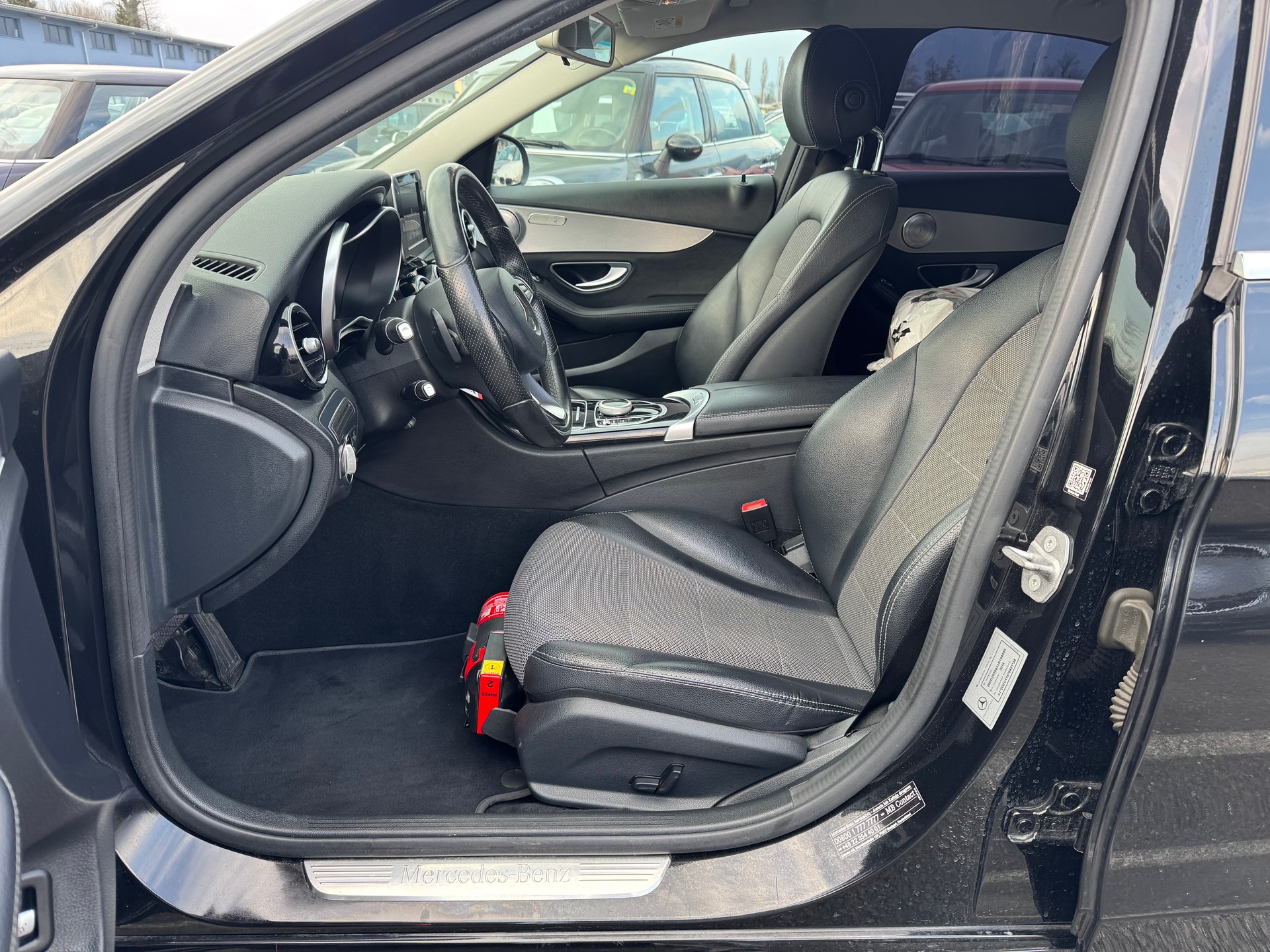 MERCEDES-BENZ C 200 AMG Line 4Matic 7G-Tronic-image-6