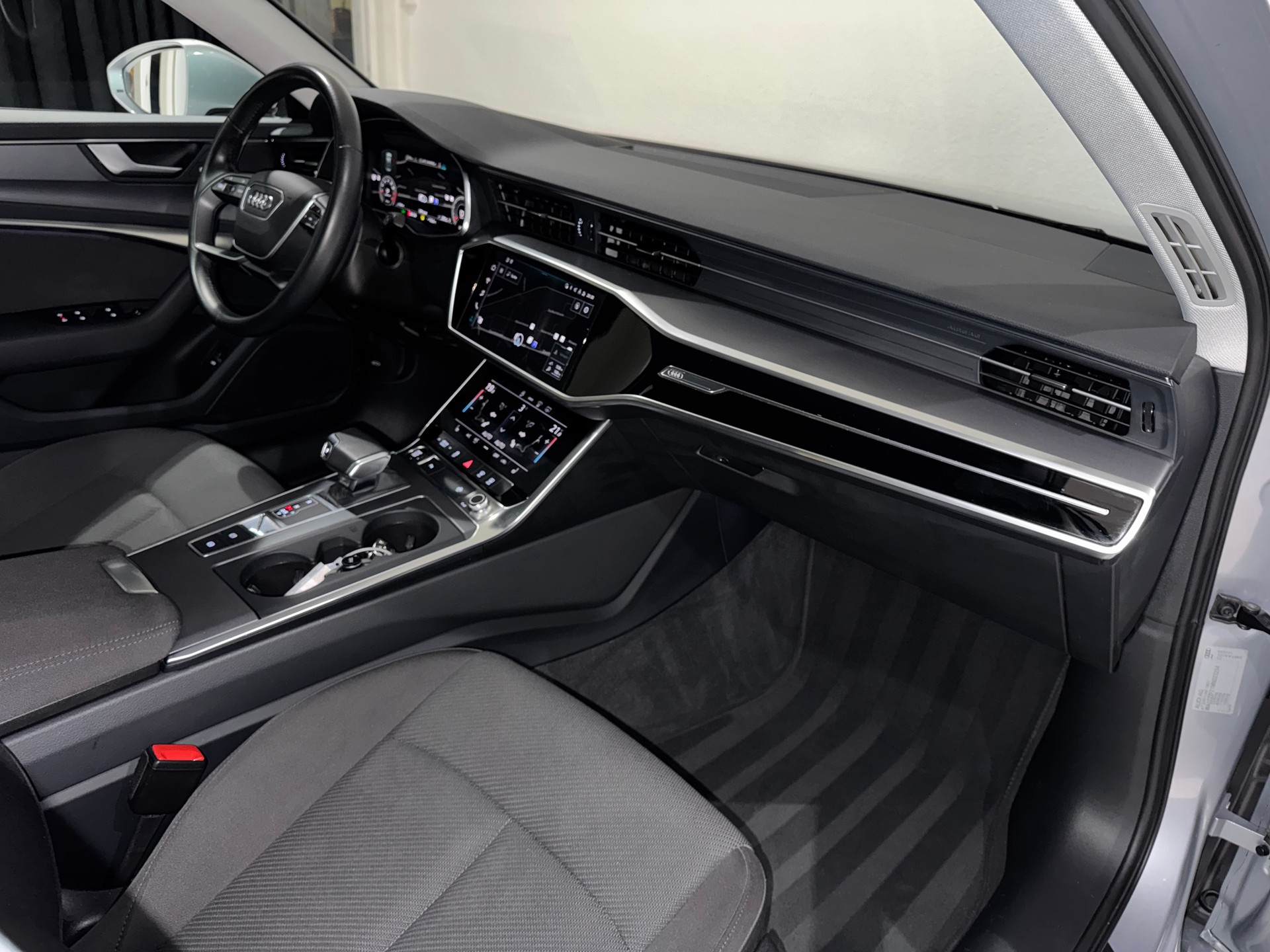 AUDI A6 Limousine 45 TFSI Design S-tronic | 1.Hand | CH |-image-10
