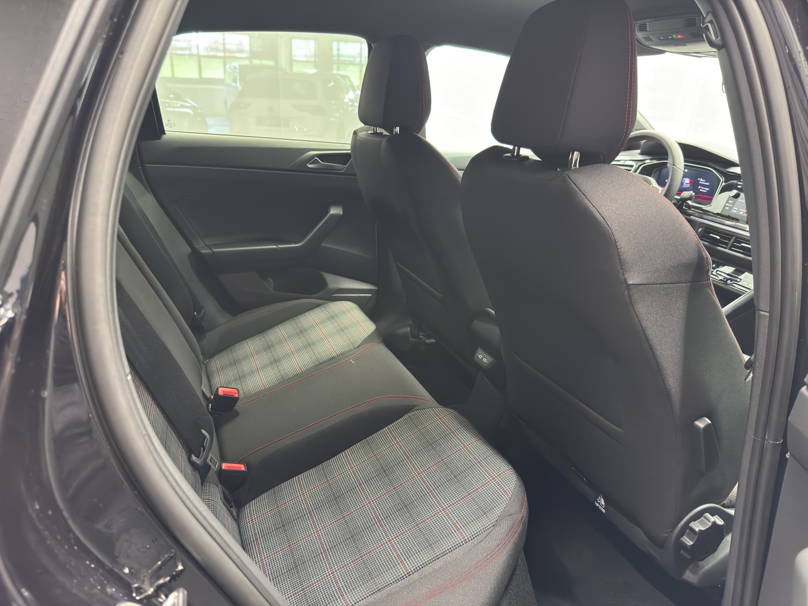 VW Polo 2.0 TSI GTI DSG-image-9