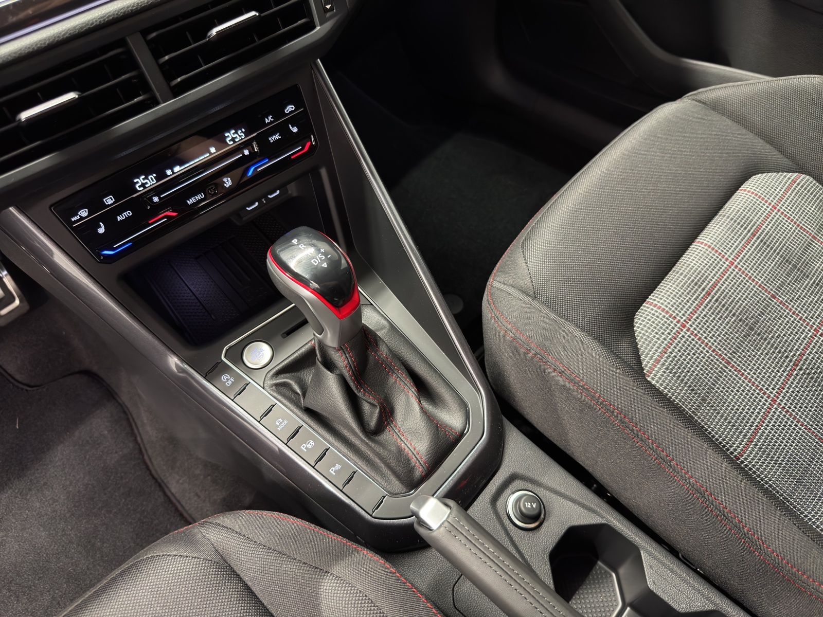 VW Polo 2.0 TSI GTI DSG-image-14