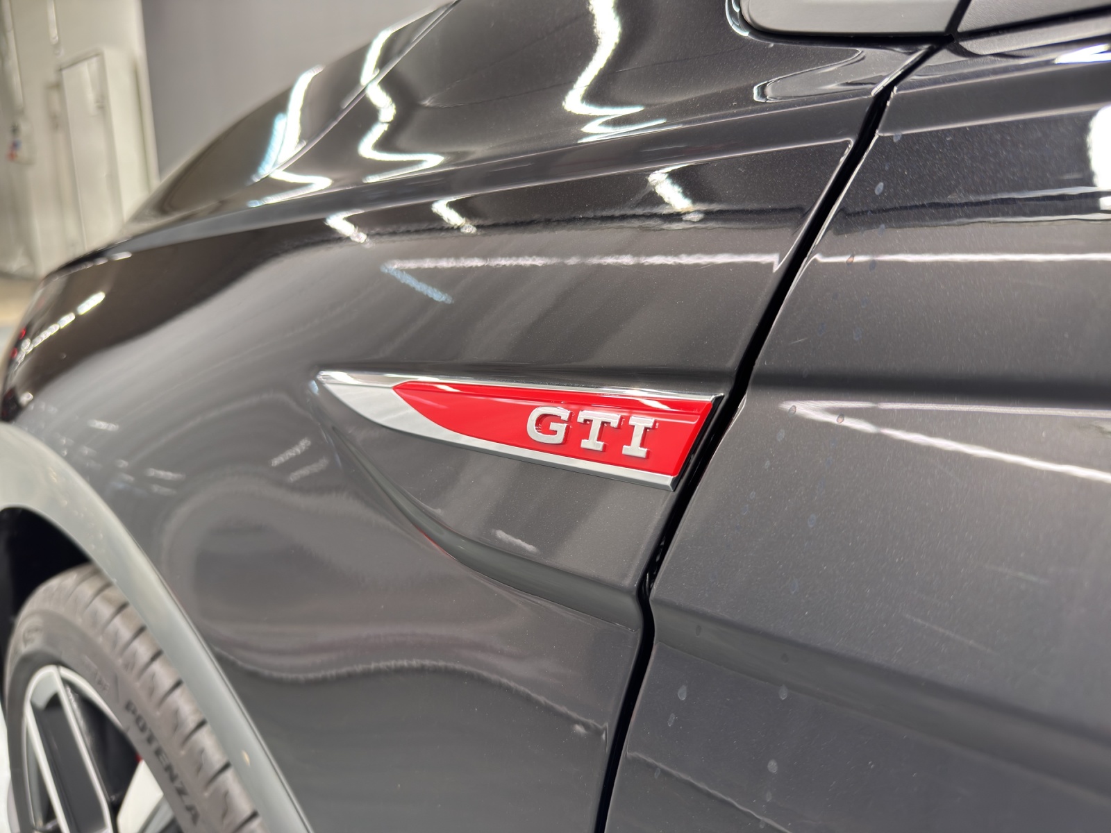 VW Polo 2.0 TSI GTI DSG-image-15