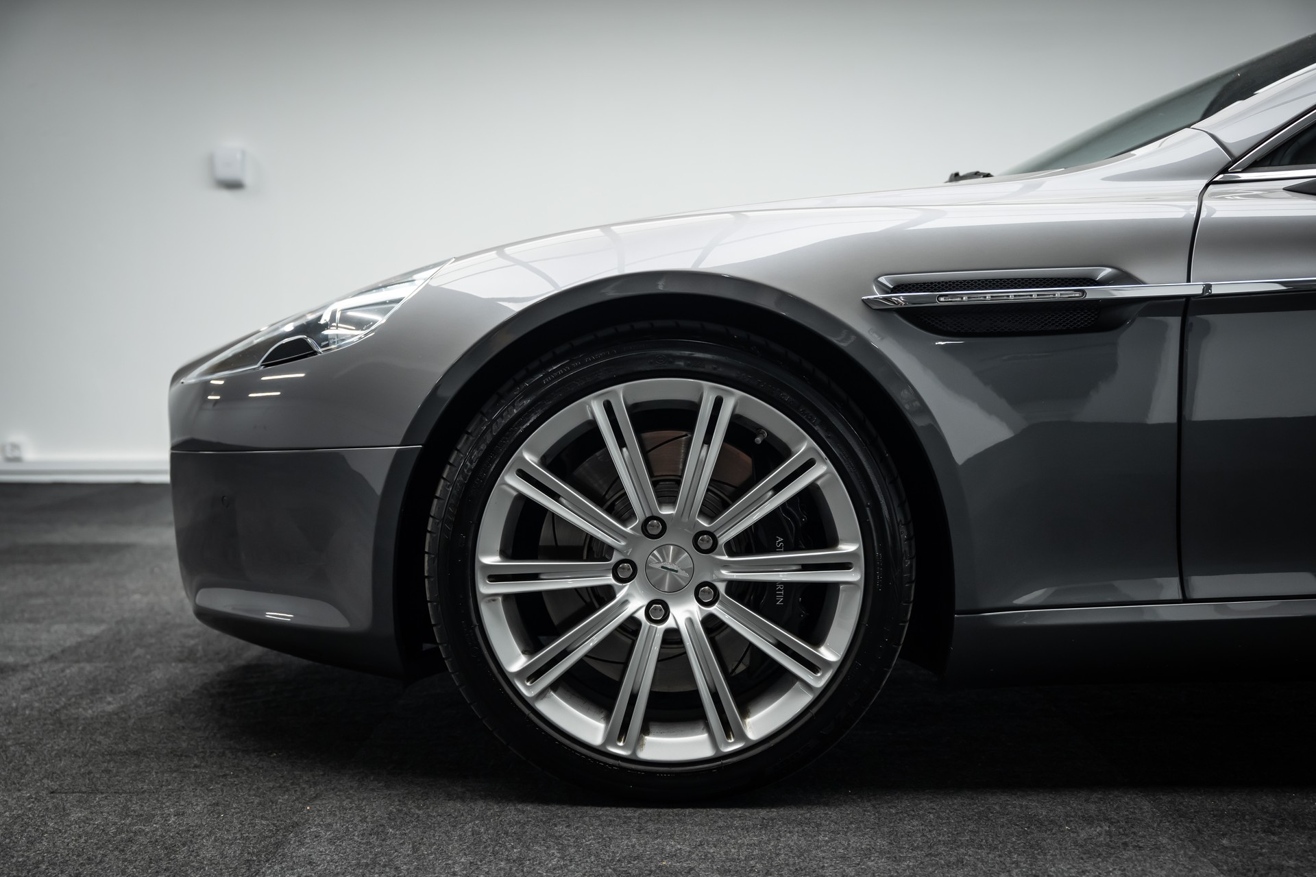 ASTON MARTIN * Rapide 5.9 V12 * ZU EINEM UNSCHLAGBAREN PREIS * LEASING AB 376.- *-image-1