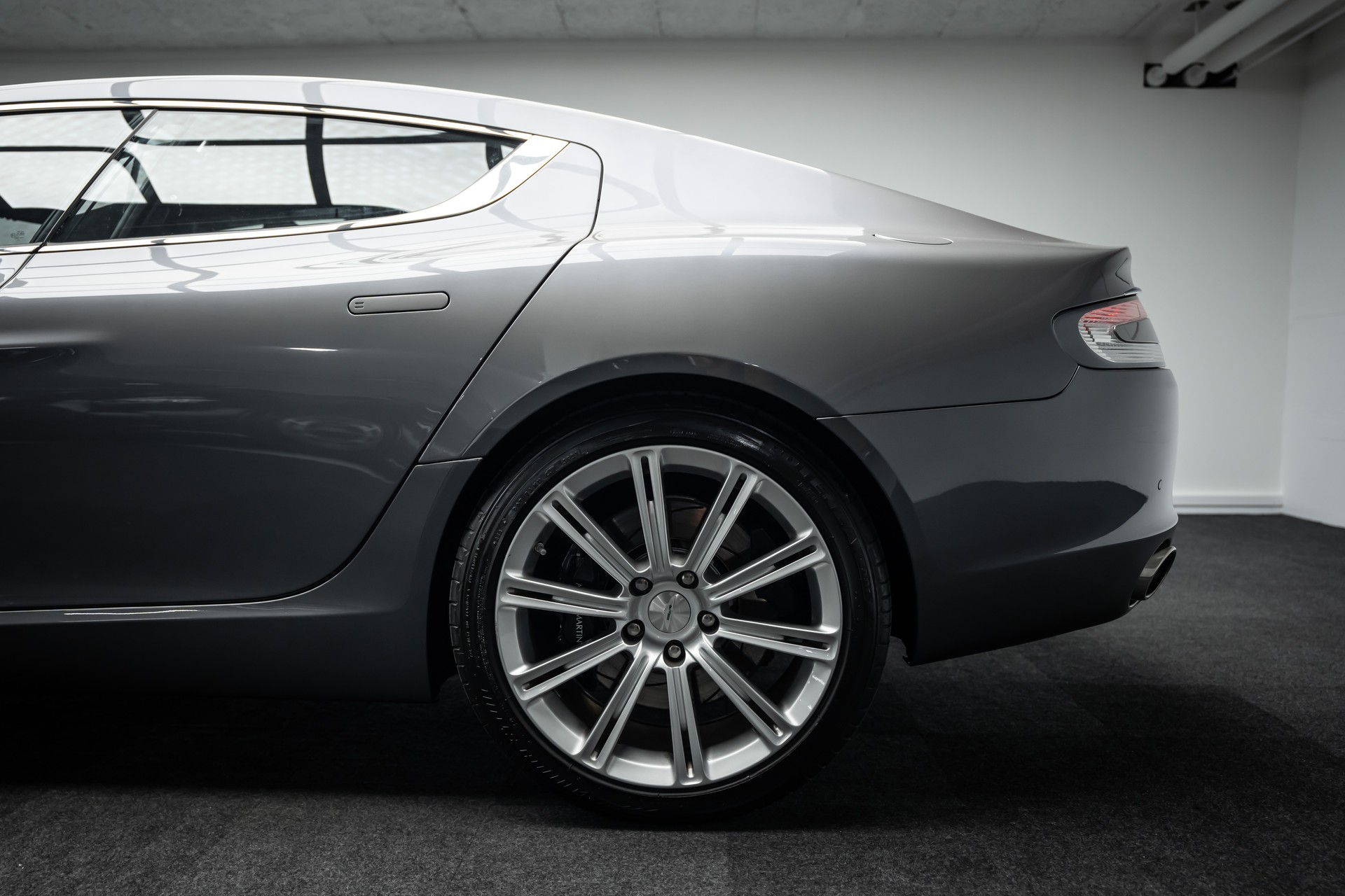 ASTON MARTIN * Rapide 5.9 V12 * ZU EINEM UNSCHLAGBAREN PREIS * LEASING AB 376.- *-image-2