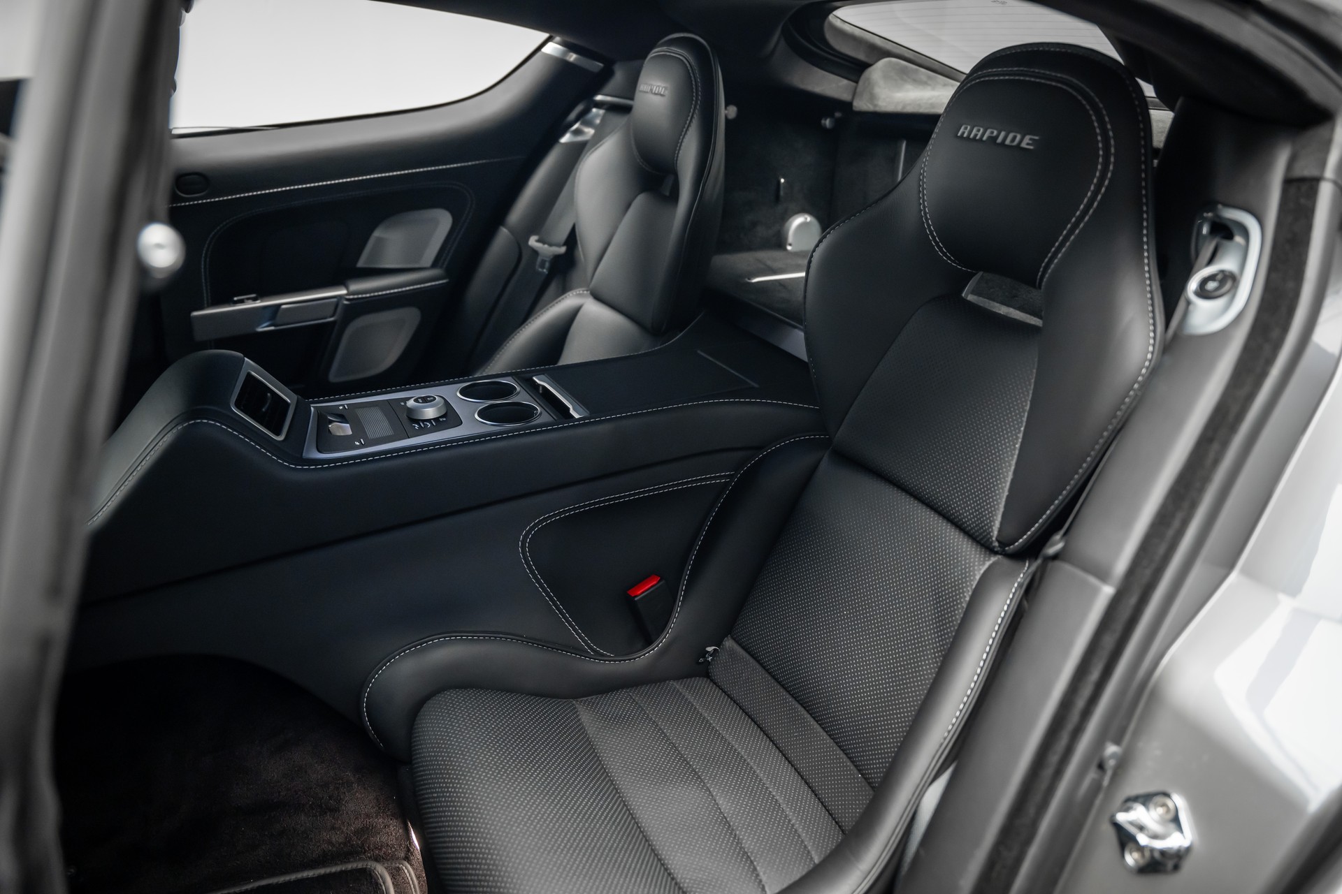 ASTON MARTIN * Rapide 5.9 V12 * ZU EINEM UNSCHLAGBAREN PREIS * LEASING AB 376.- *-image-13