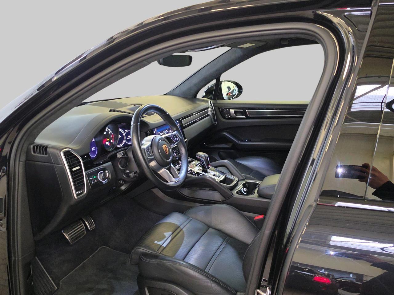 PORSCHE Cayenne 4.0 V8 GTS-image-10