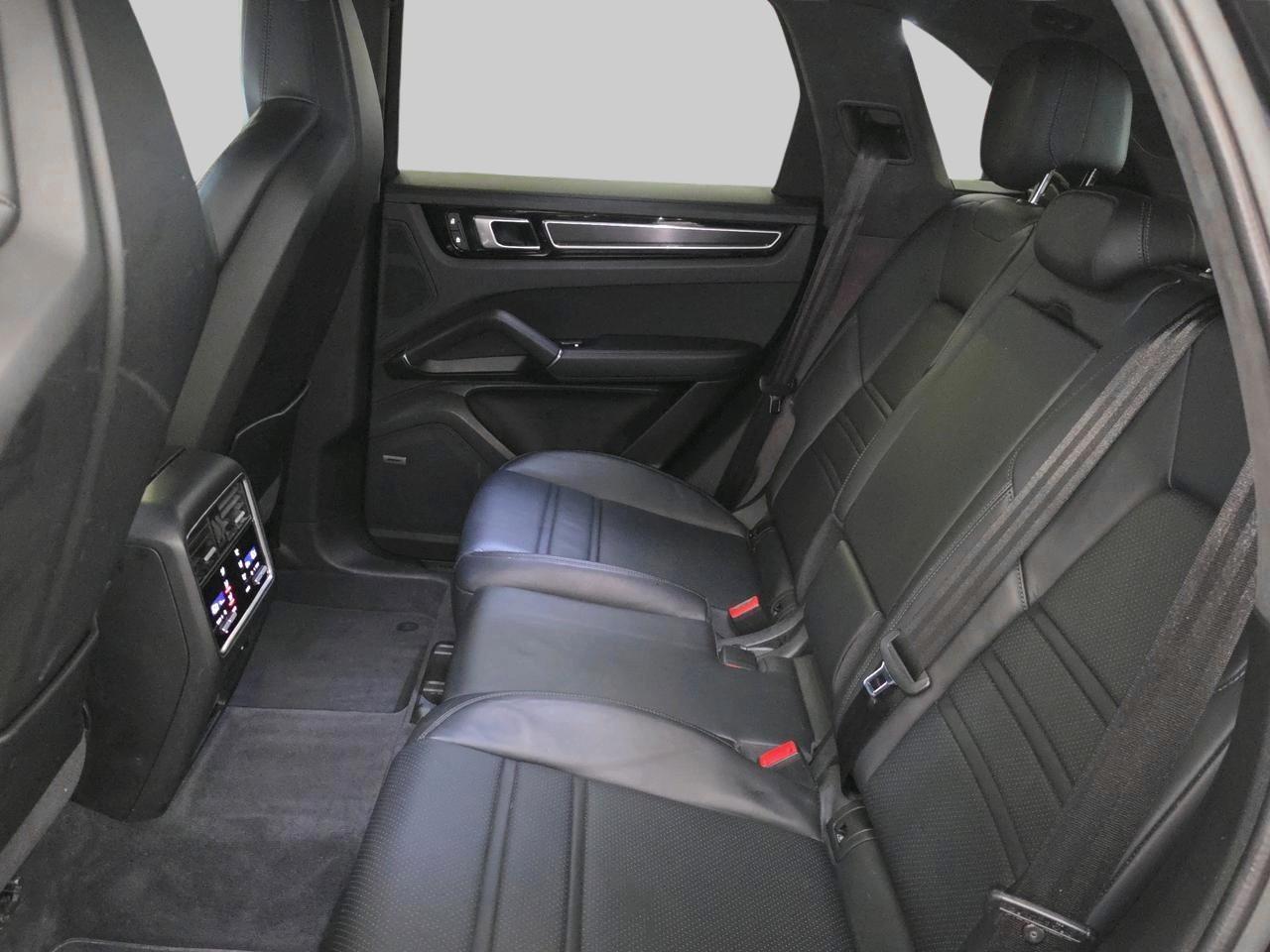 PORSCHE Cayenne 4.0 V8 GTS-image-16