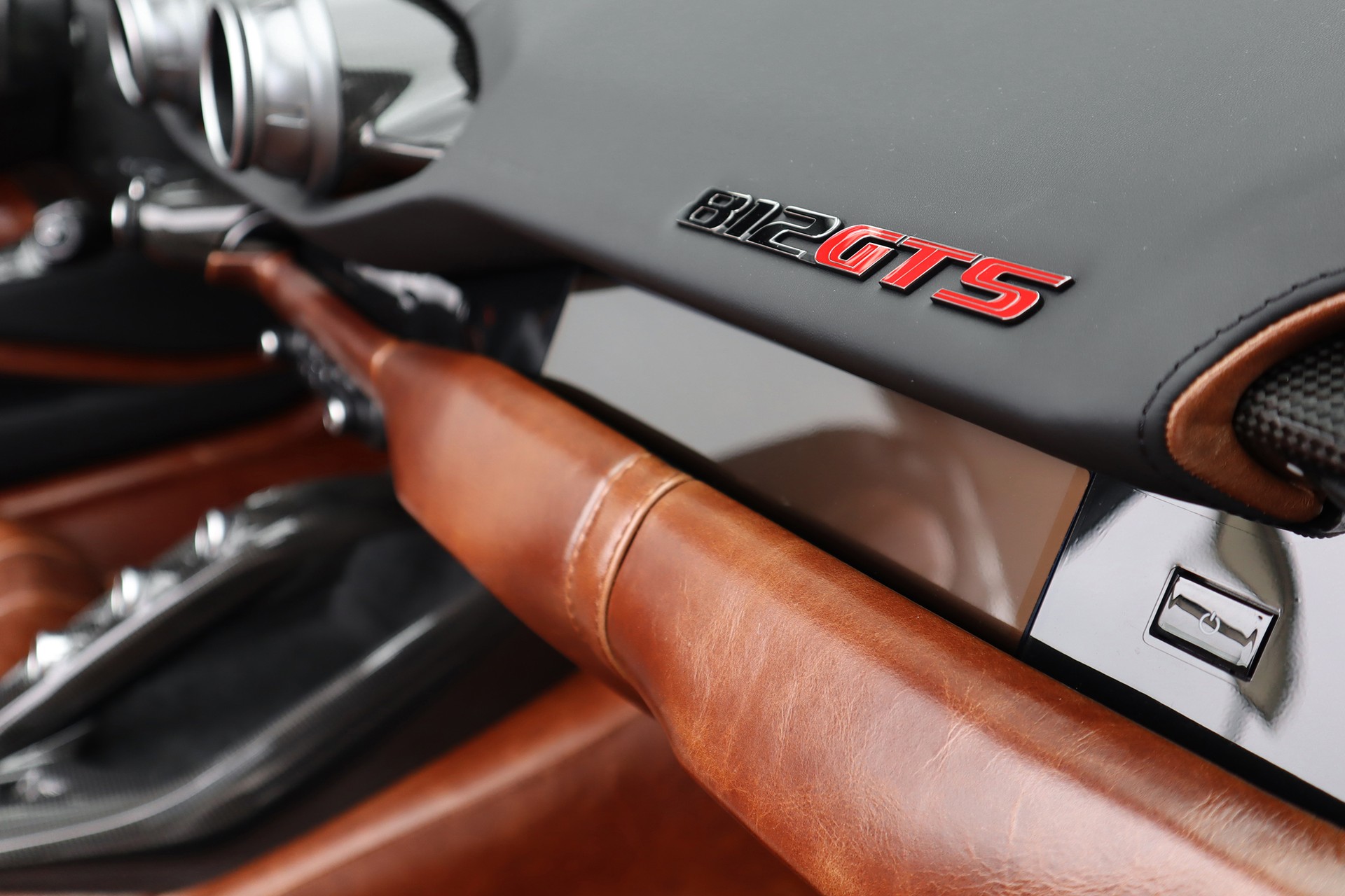FERRARI 812 GTS Tailor Made-image-12