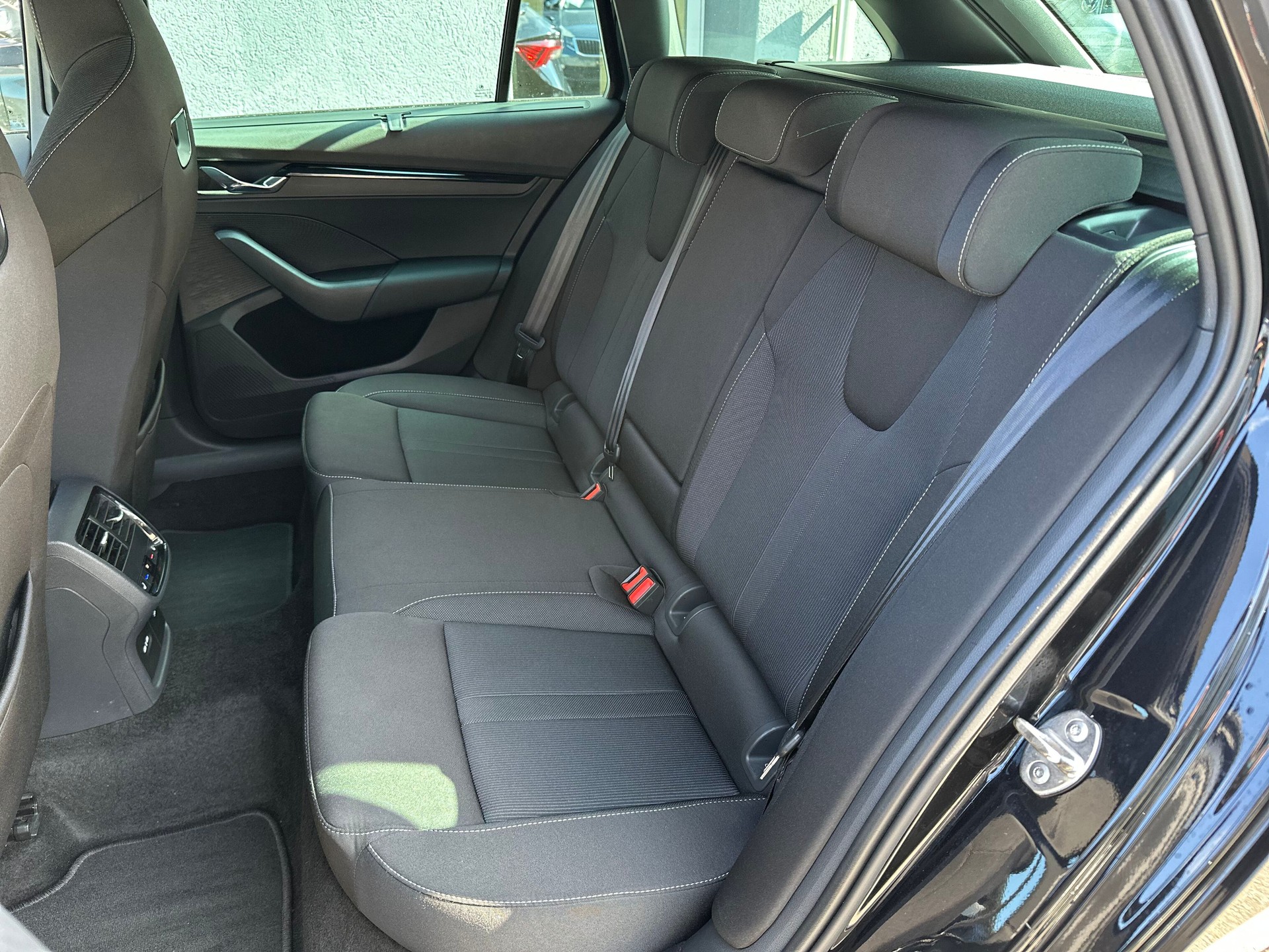 SKODA Octavia Combi 2.0 TSI SportLine DSG 4x4-image-6