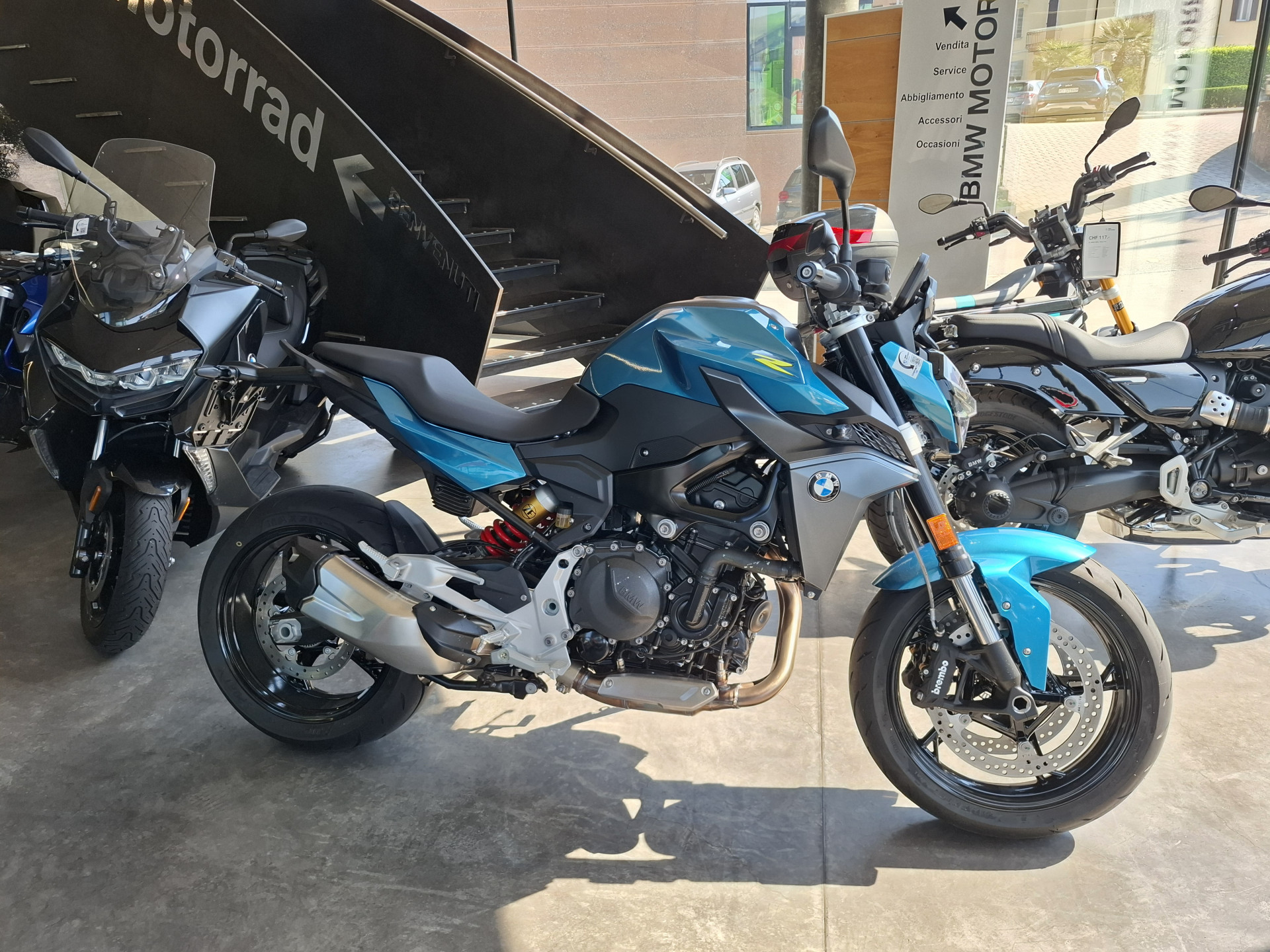 BMW F 900 R-showroom-element-1
