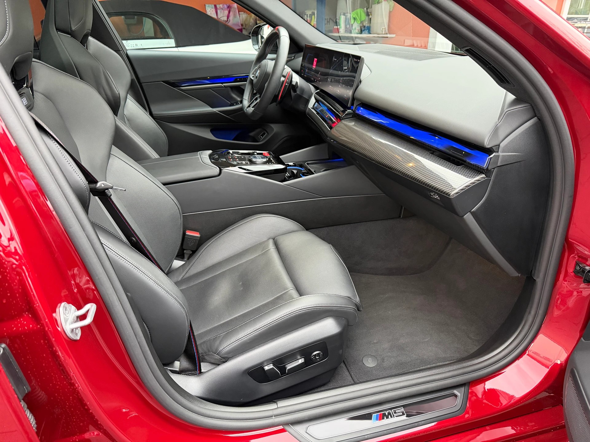 BMW M5 xDrive Touring-image-17