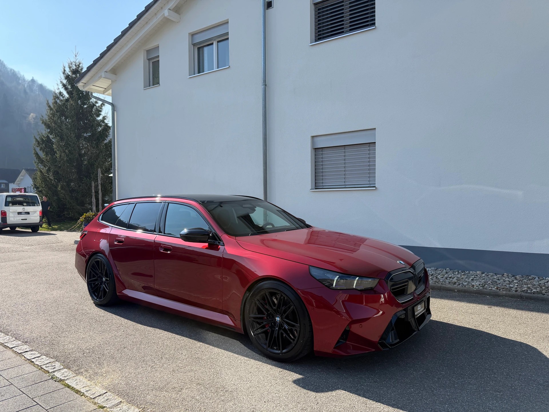 BMW M5 xDrive Touring-image-2