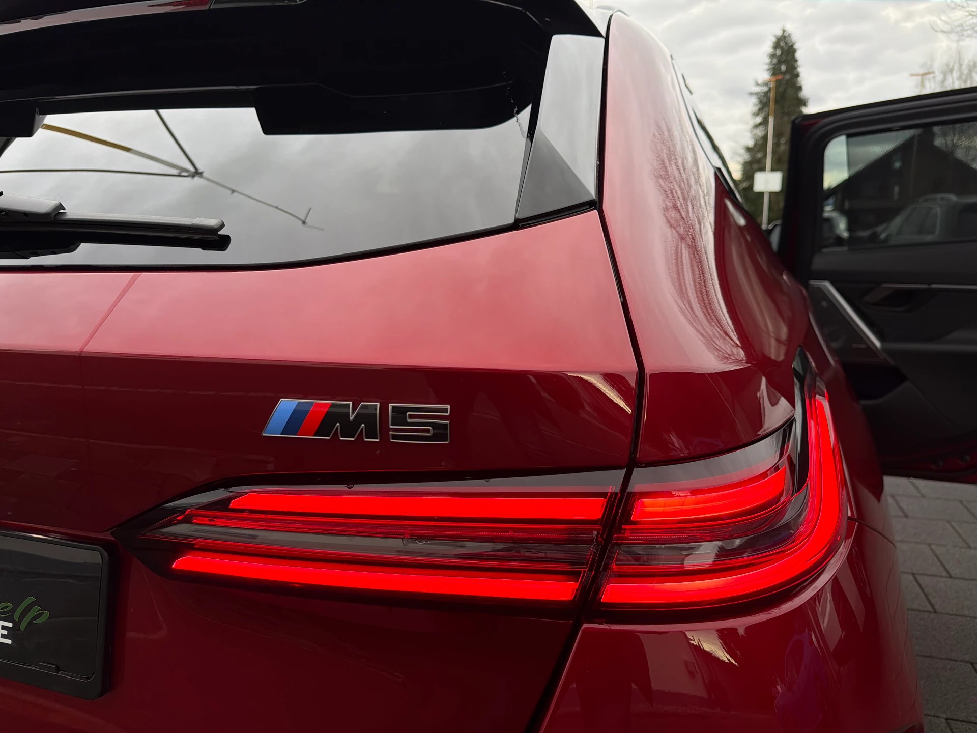 BMW M5 xDrive Touring-image-16