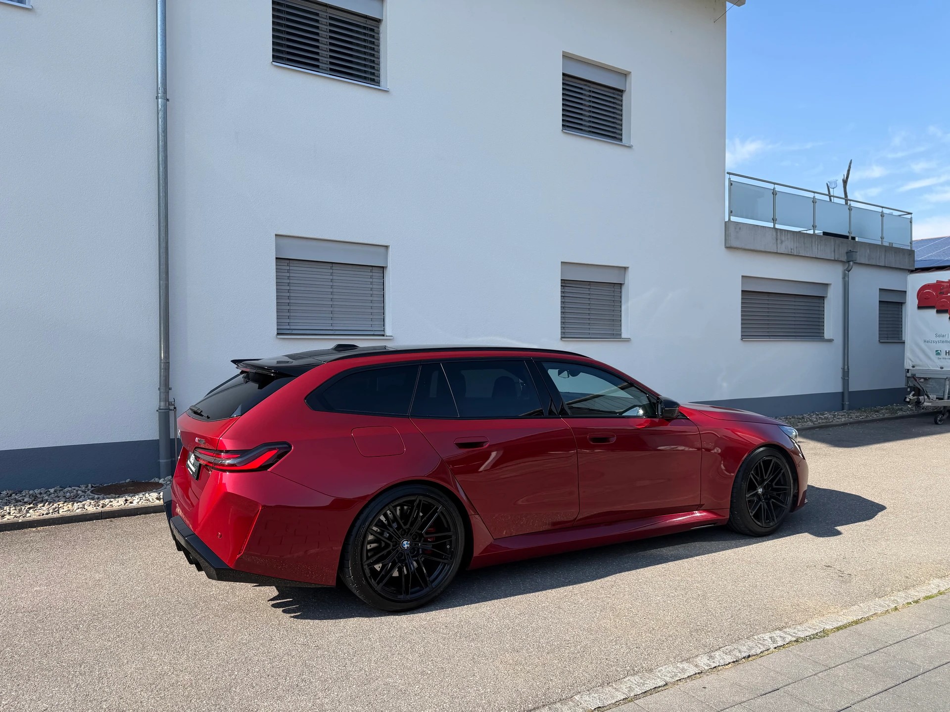 BMW M5 xDrive Touring-image-4