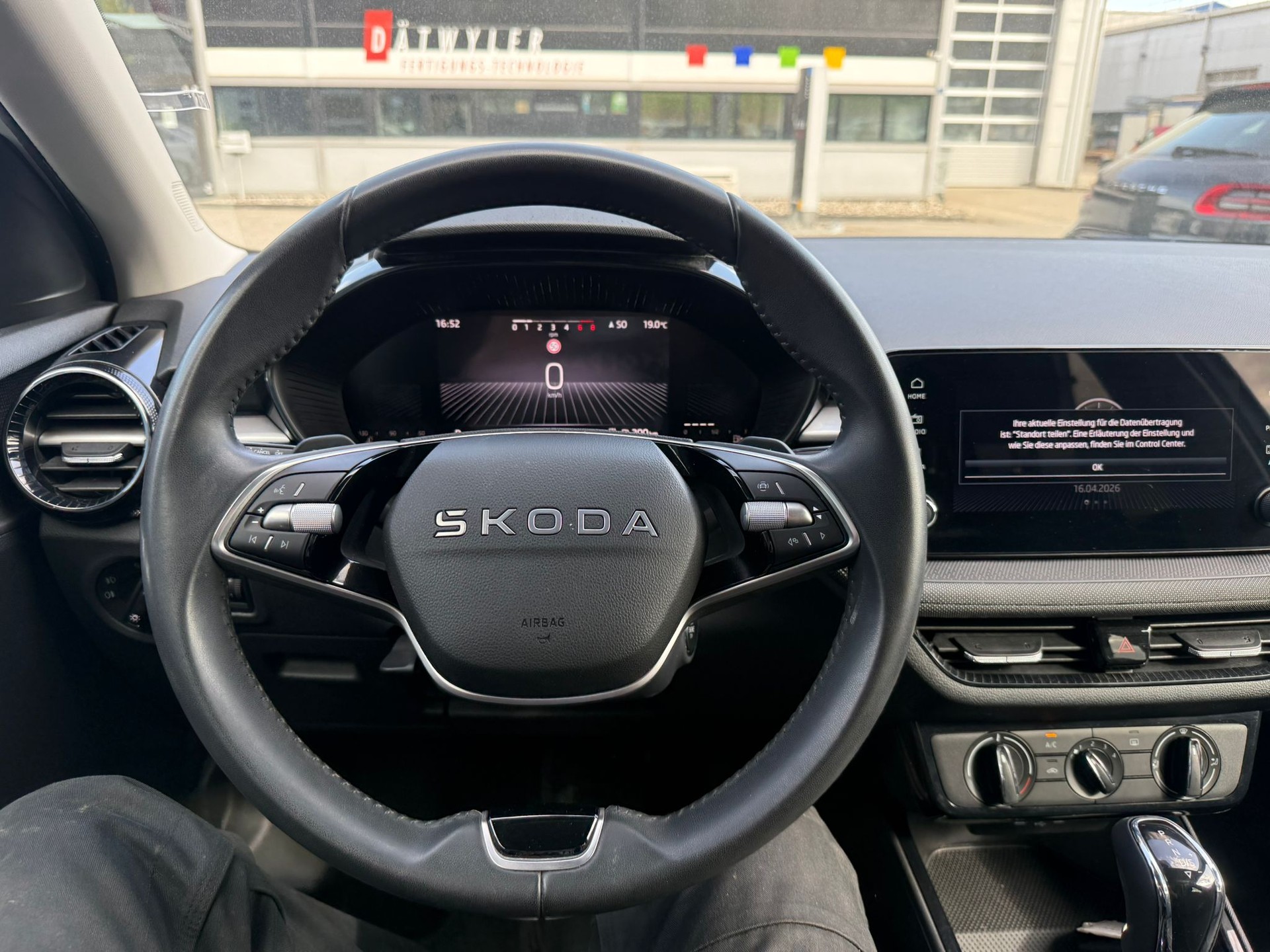 SKODA Fabia 1.0 TSI Dynamic DSG-image-16