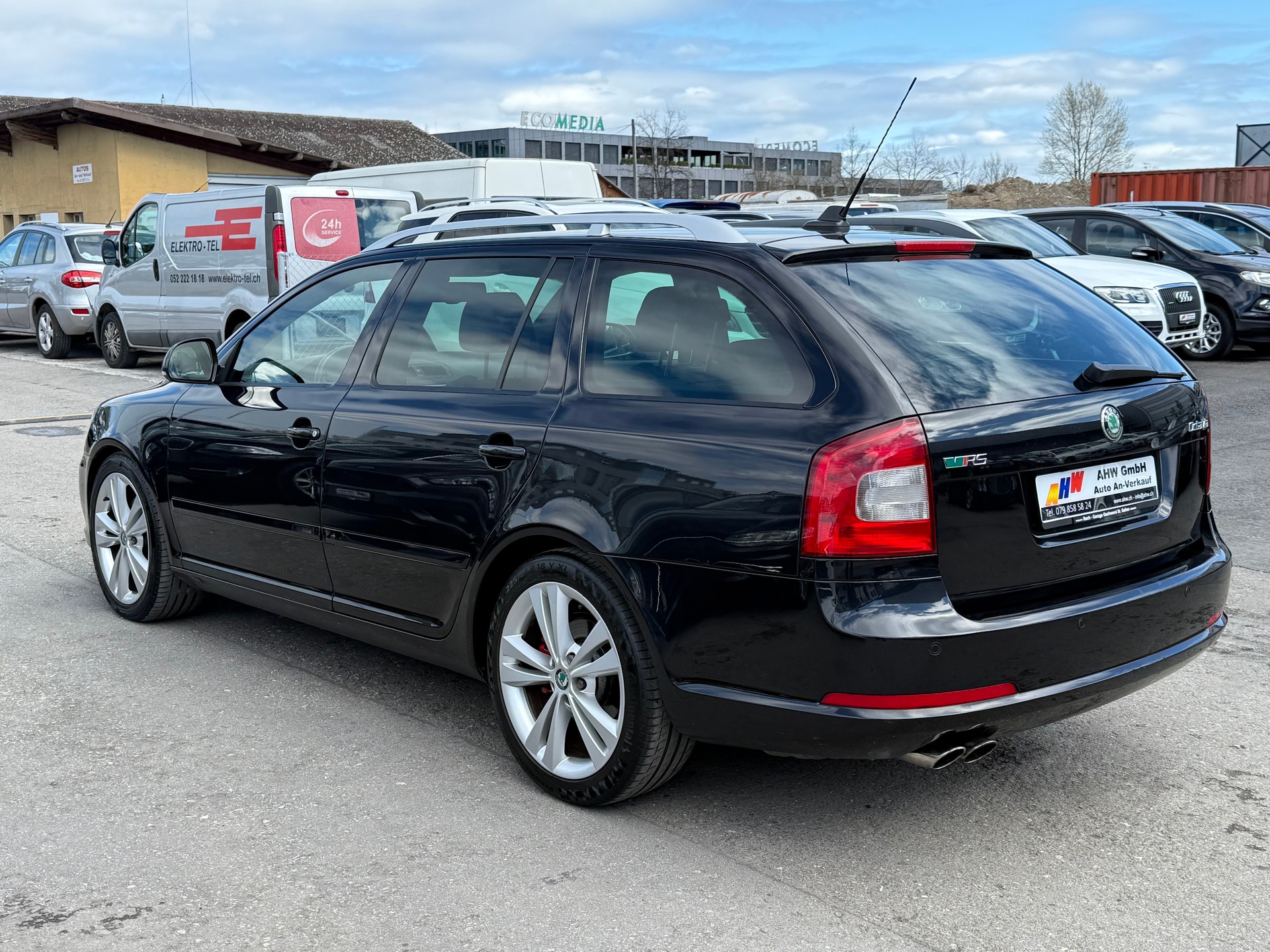 SKODA Octavia Combi 2.0 TSI RS DSG / Leder / PDC / Navi / 18 Zoll / HiFi Soundsystem-image-4