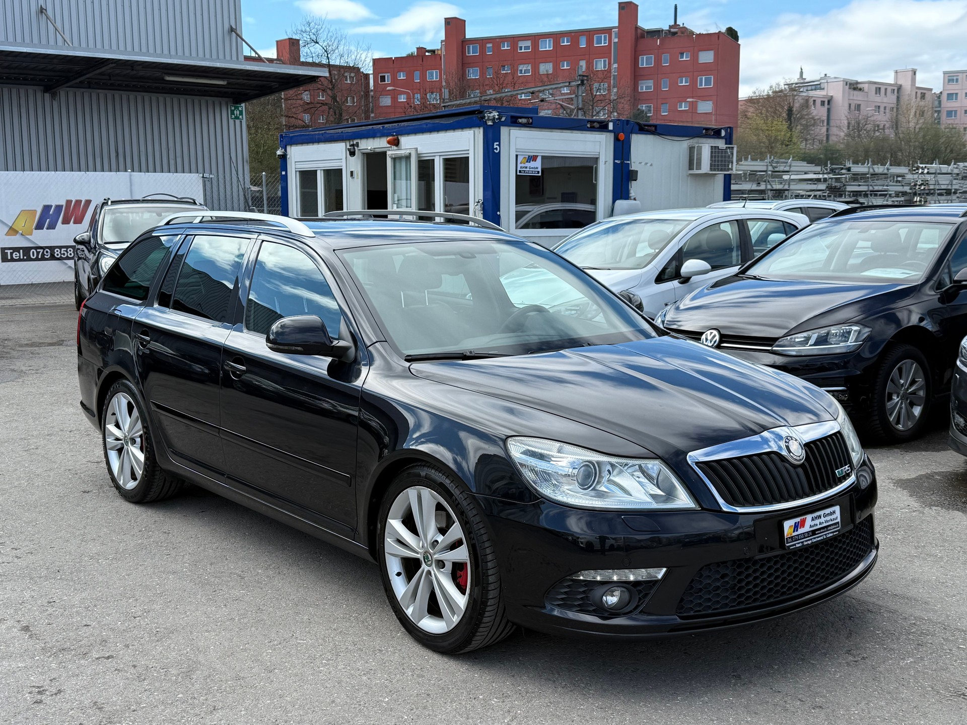 SKODA Octavia Combi 2.0 TSI RS DSG / Leder / PDC / Navi / 18 Zoll / HiFi Soundsystem-image-2