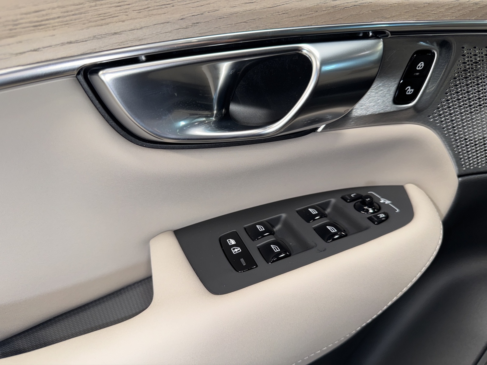 VOLVO XC90 2.0 T8 TE XCLUSIVE Edition Dark eAWD-image-10