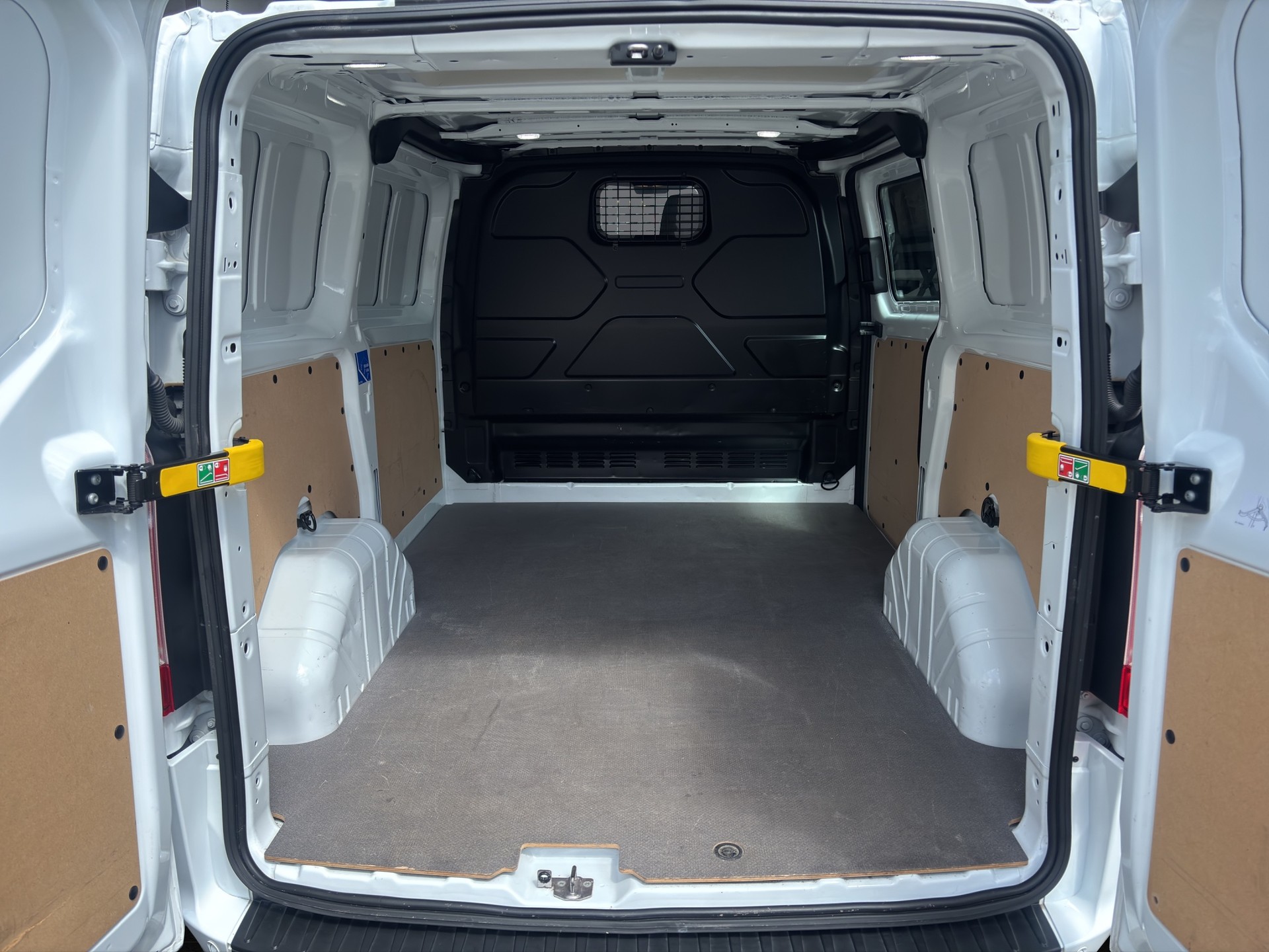 FORD Transit C Van 320 L1 2.0 TDCi 130 Trend HEV1-image-11