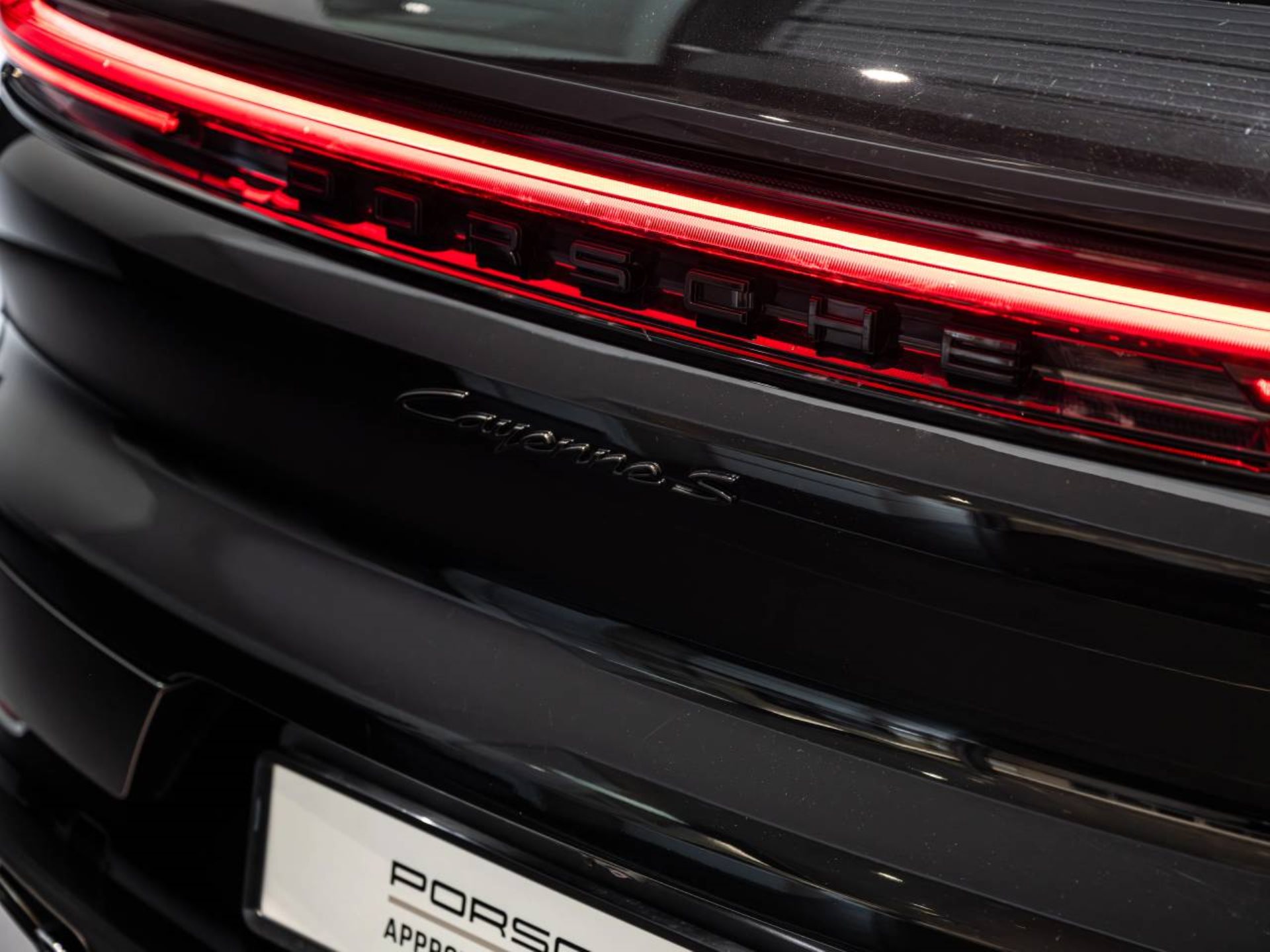 PORSCHE Cayenne S E-Hybrid-image-27