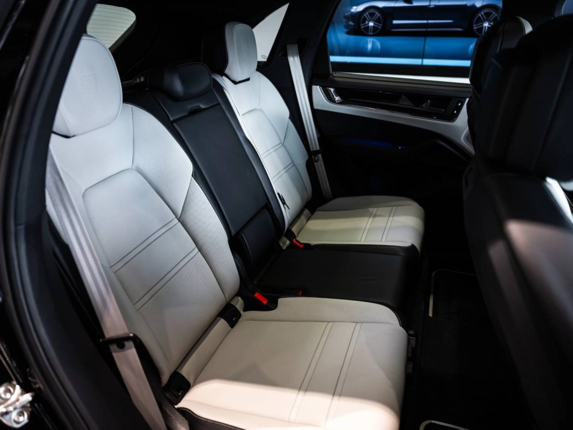 PORSCHE Cayenne S E-Hybrid-image-18