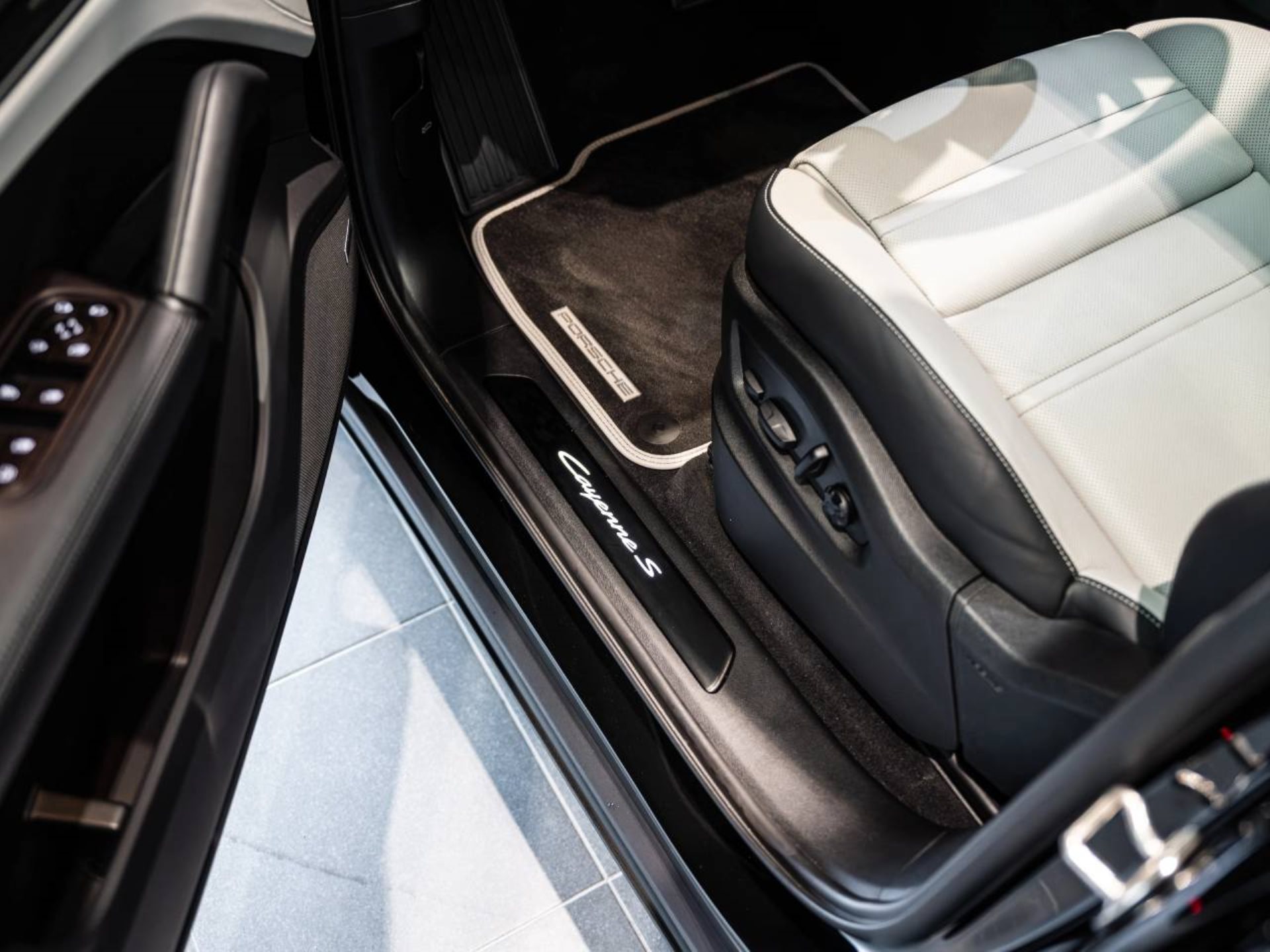 PORSCHE Cayenne S E-Hybrid-image-20