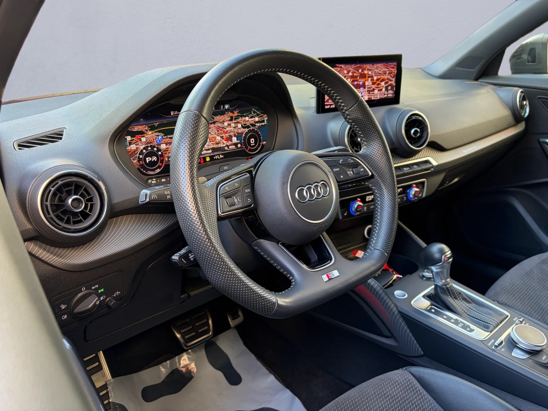 AUDI Q2 40 TFSI S Line Sport Attraction quattro S-tronic-image-6