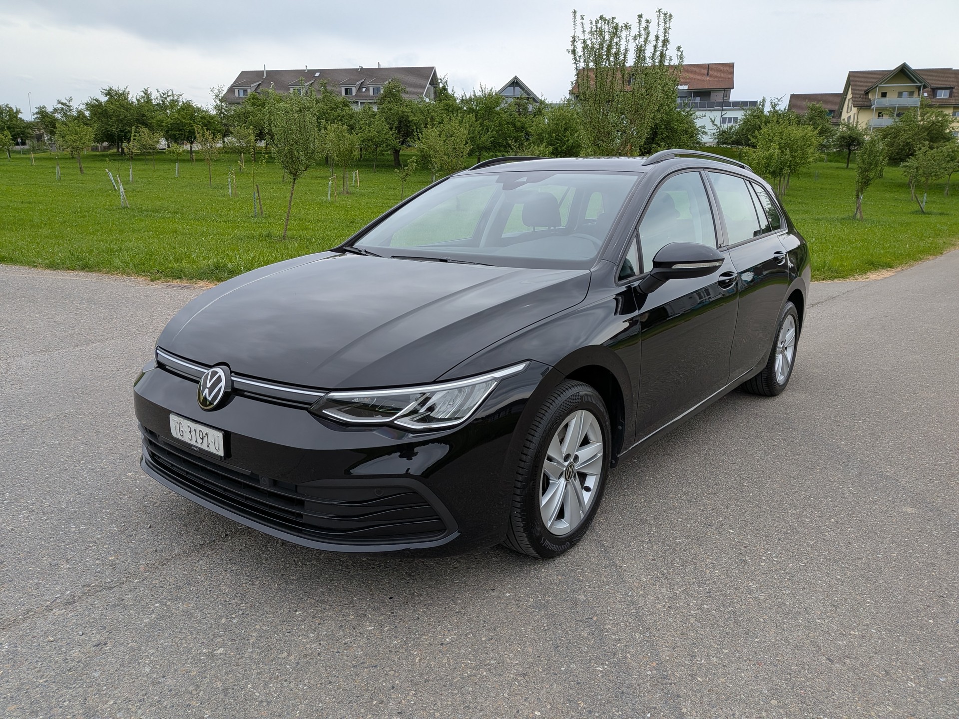 VW Golf Variant 2.0 TDI Life DSG-showroom-element-3