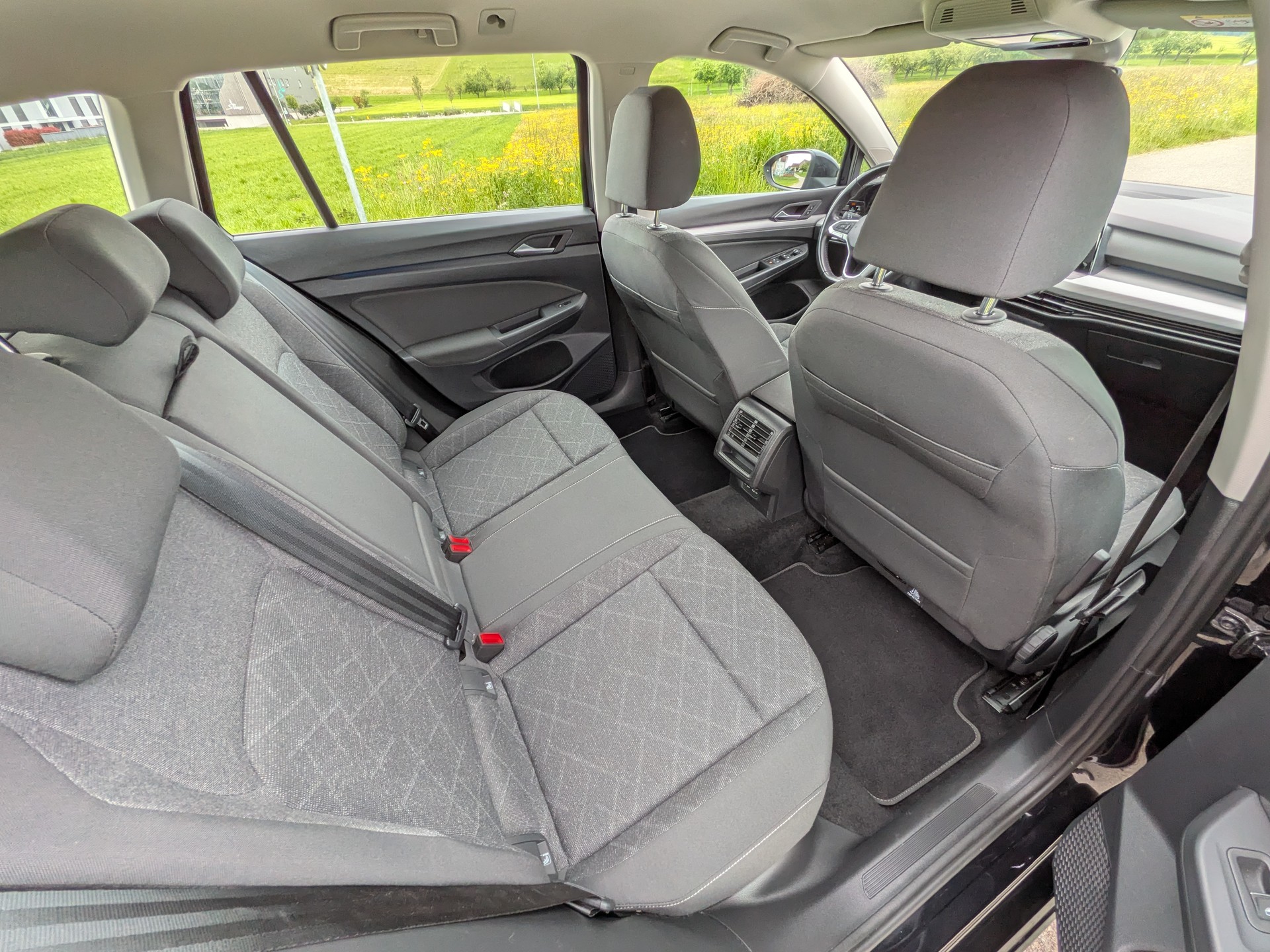 VW Golf Variant 2.0 TDI Life DSG-image-14