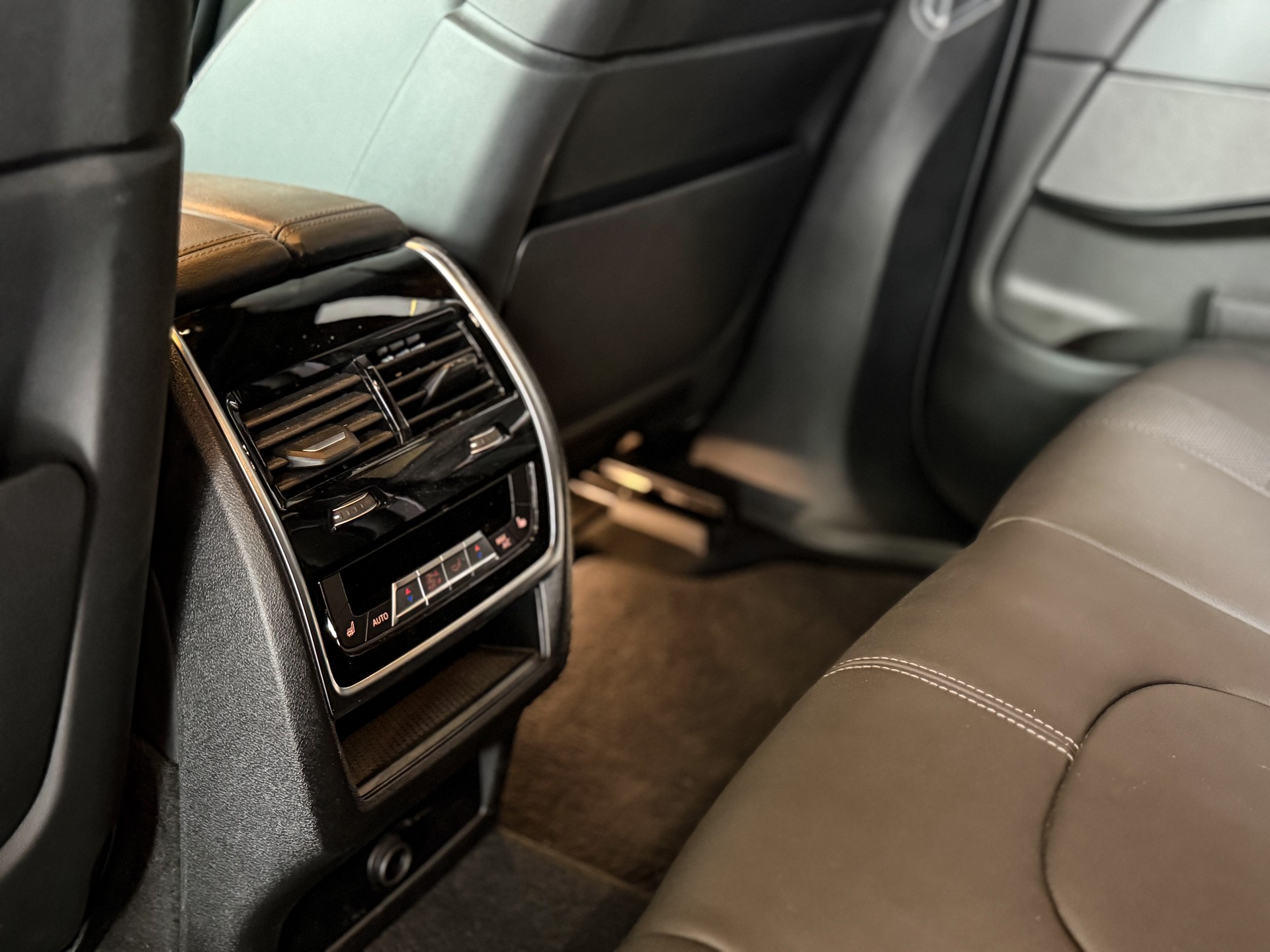 BMW X5 xDrive M50d Steptronic-image-13