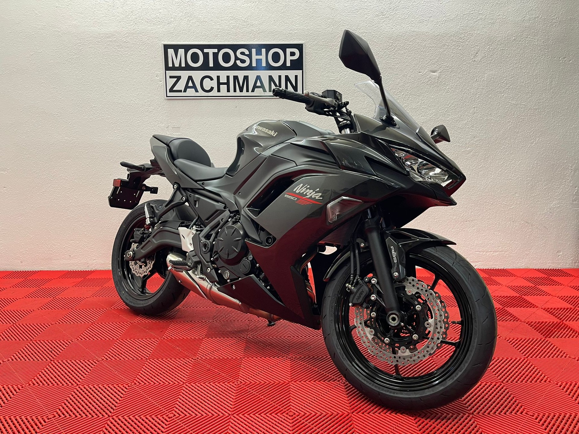 KAWASAKI Ninja 650-showroom-element-1