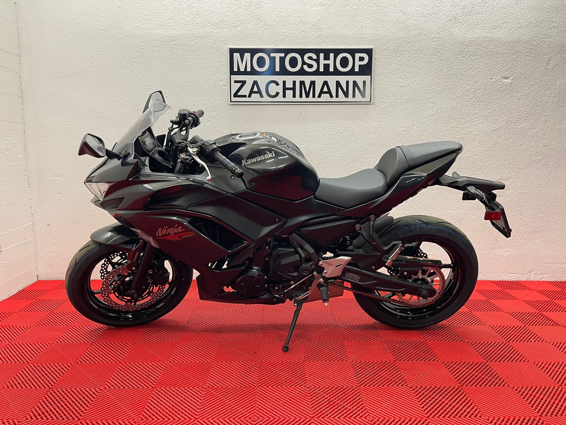 KAWASAKI Ninja 650-showroom-element-3
